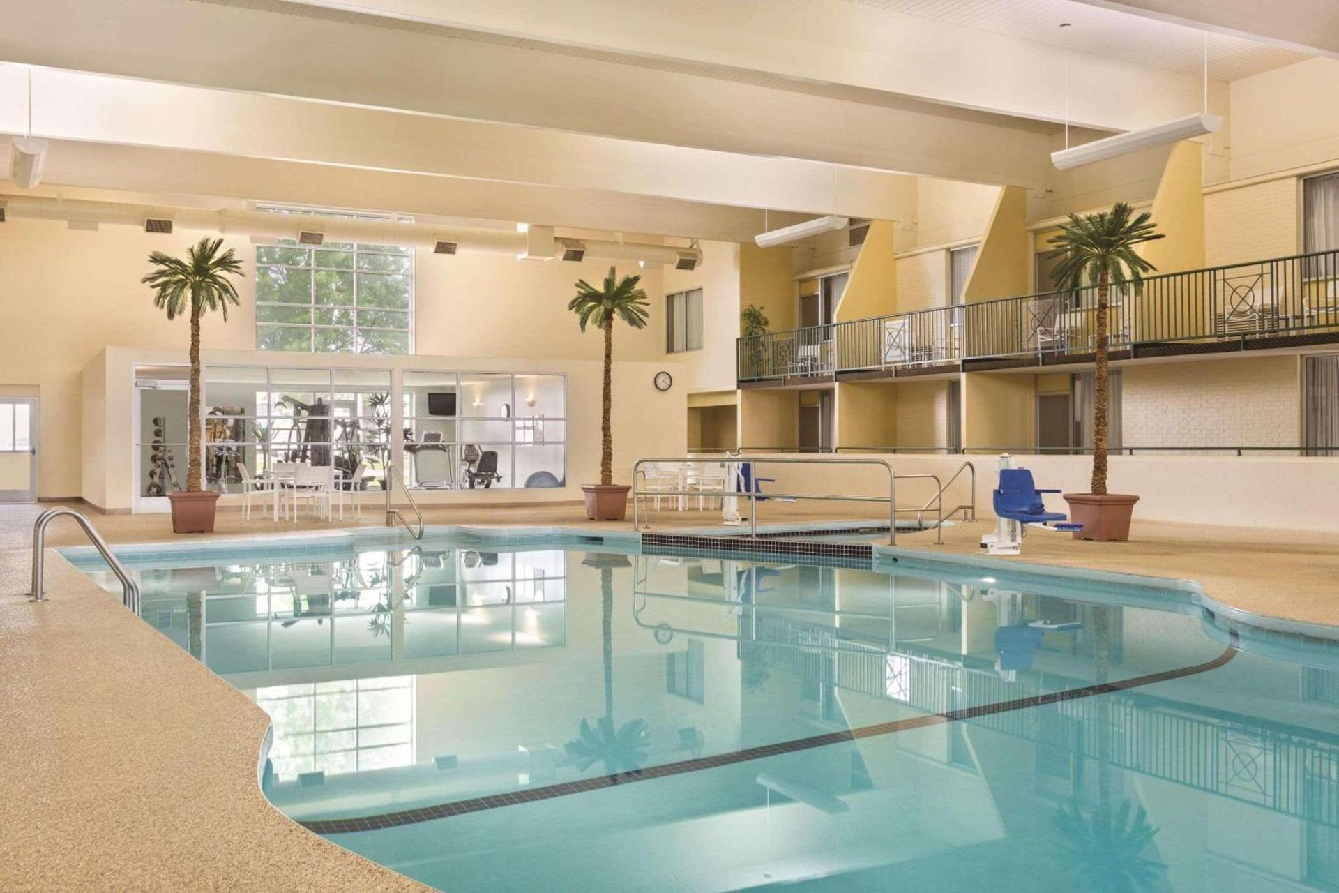 Country Inn & Suites by Radisson, Fergus Falls, MN photo 11