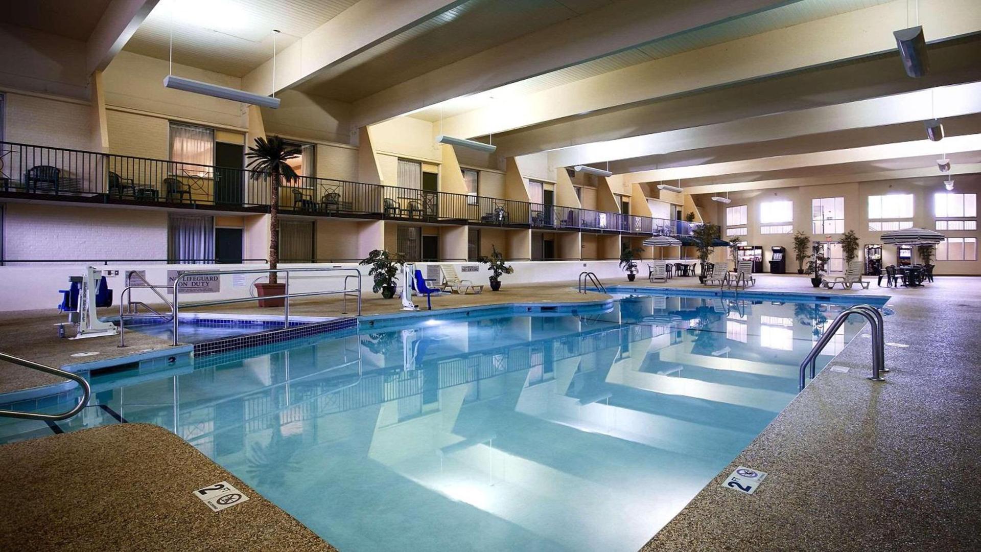 Country Inn & Suites by Radisson, Fergus Falls, MN photo 12