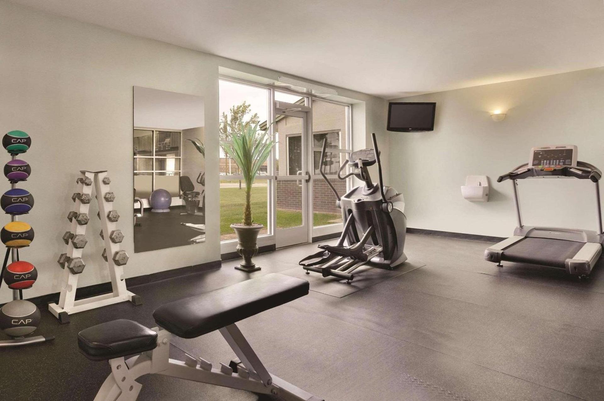 Country Inn & Suites by Radisson, Fergus Falls, MN photo 13