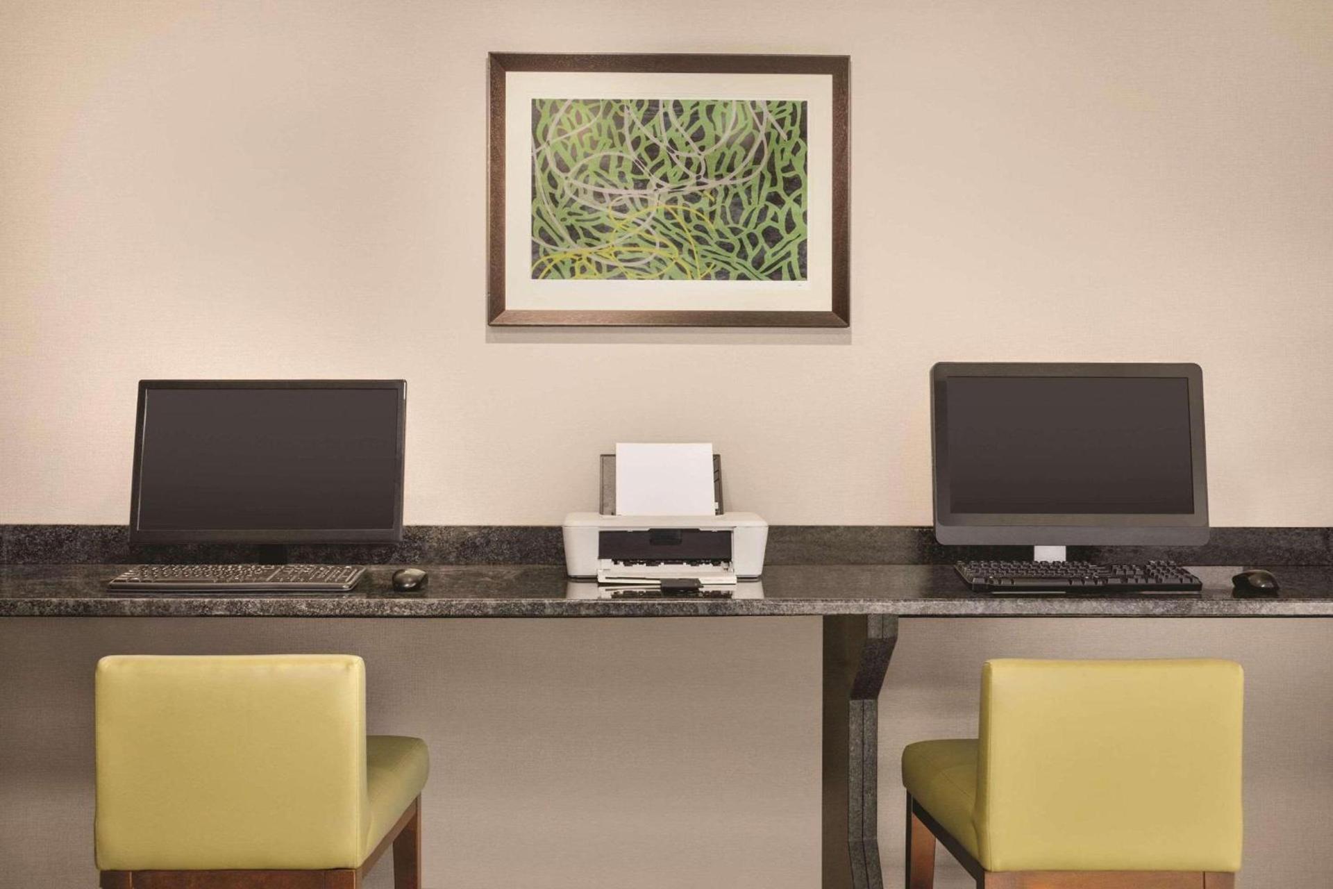 Country Inn & Suites by Radisson, Fergus Falls, MN photo 15