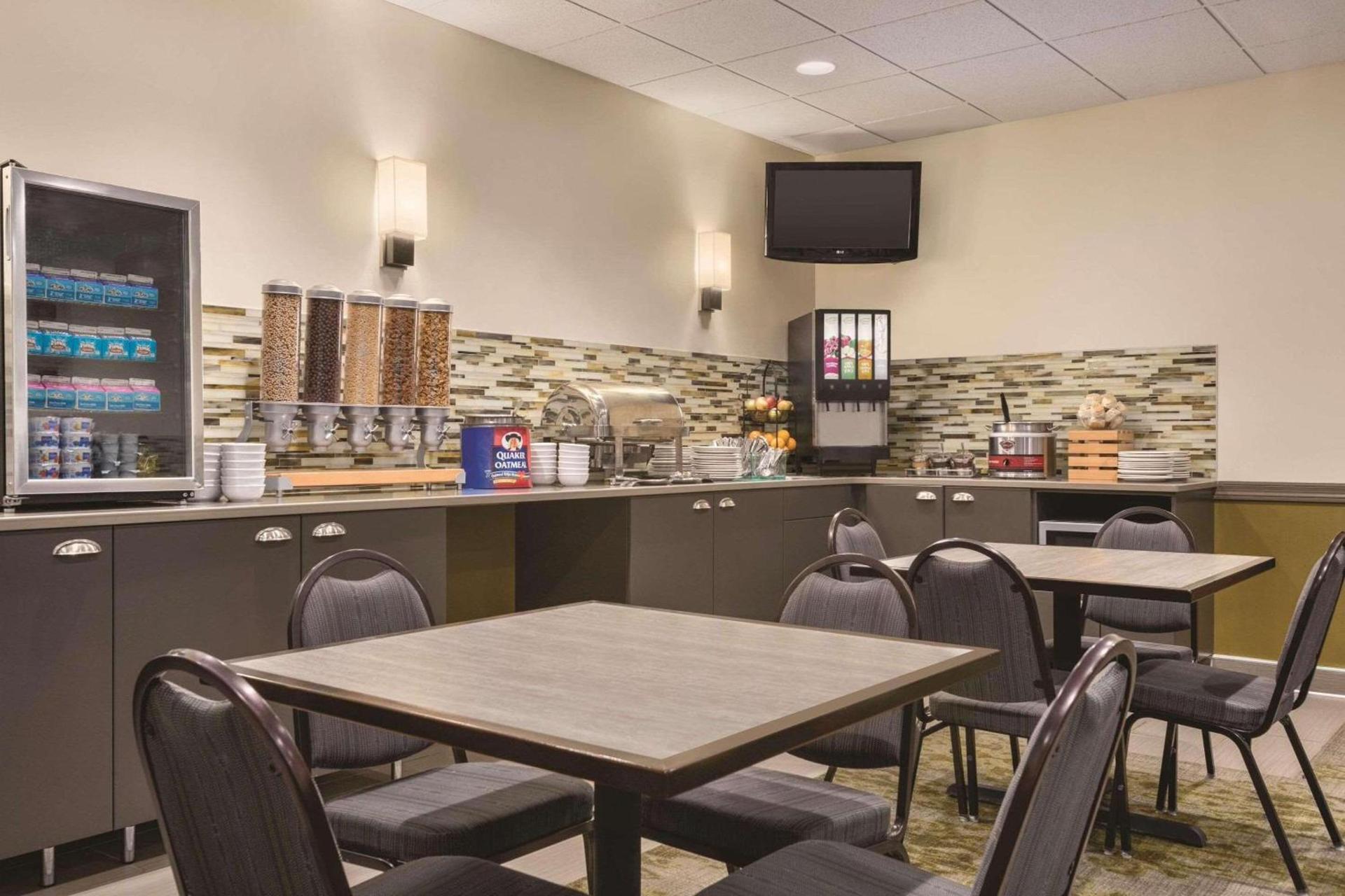 Country Inn & Suites by Radisson, Fergus Falls, MN photo 19