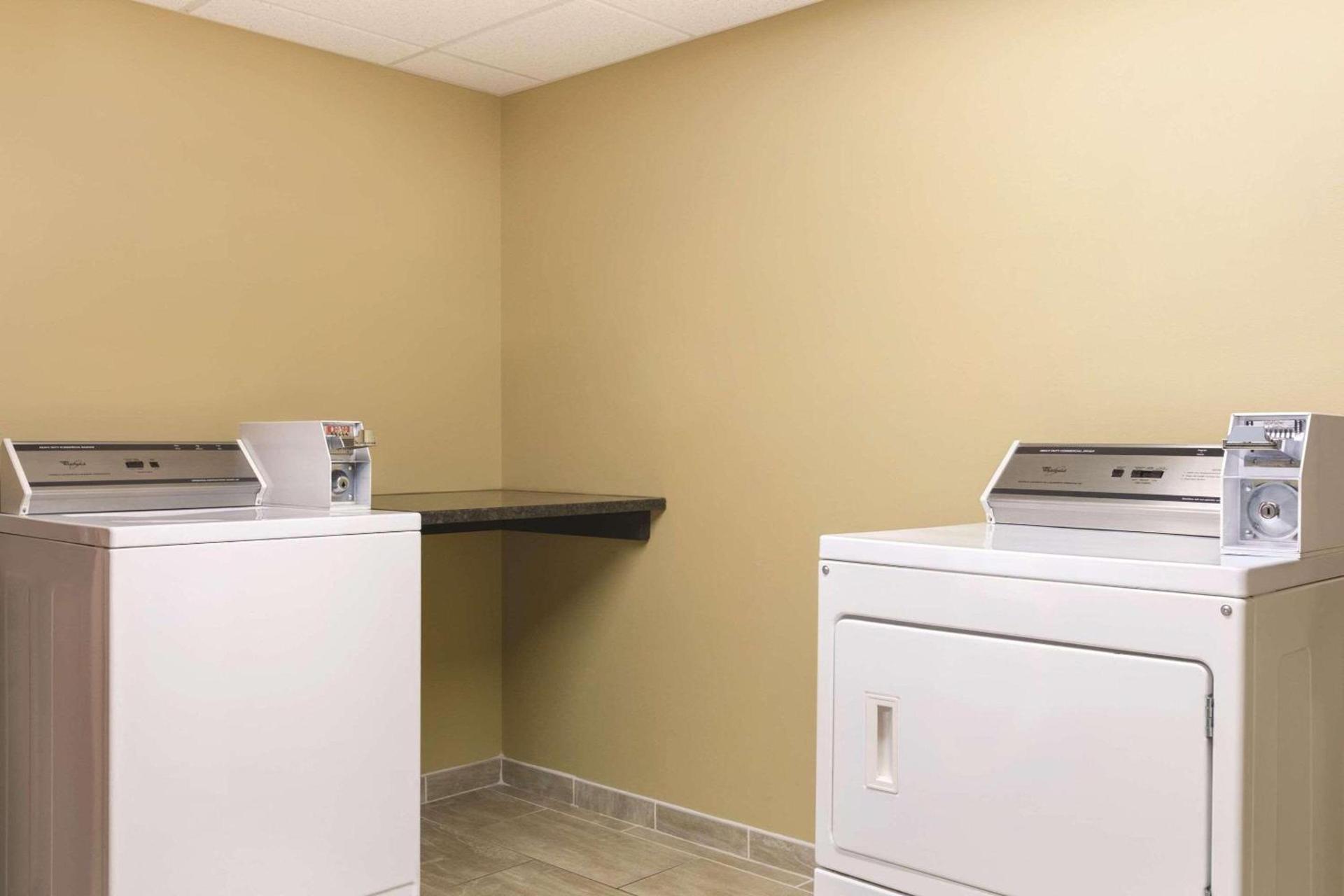 Country Inn & Suites by Radisson, Fergus Falls, MN photo 20