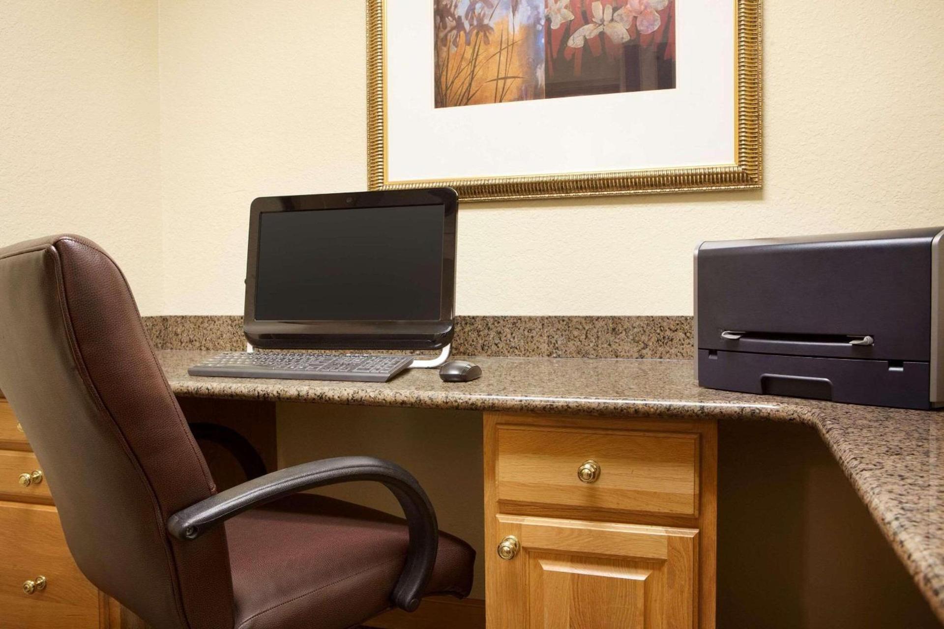 Country Inn & Suites by Radisson, Lexington, VA photo 9