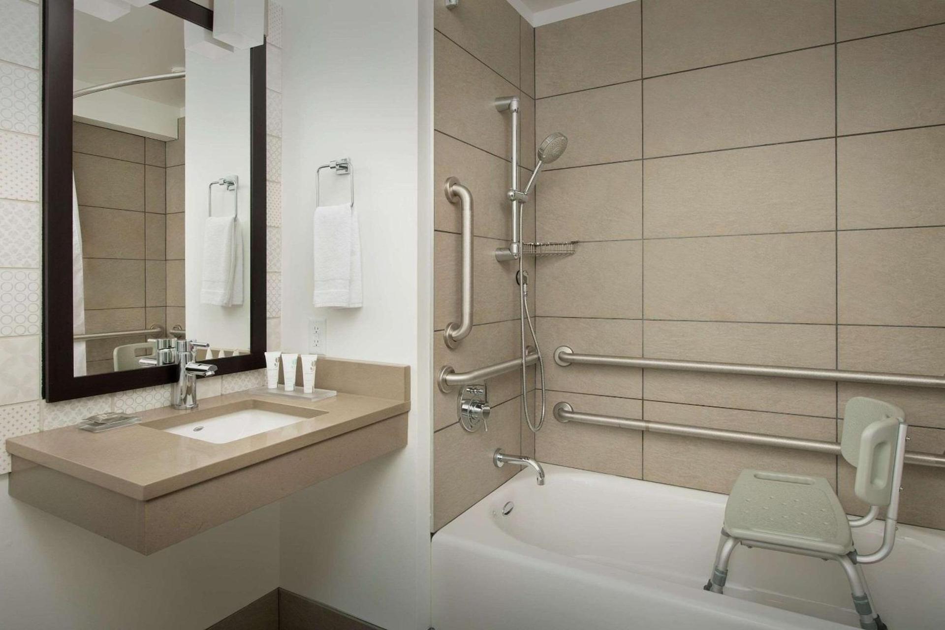 Country Inn & Suites by Radisson, Seattle-Tacoma International Airport, WA photo 17