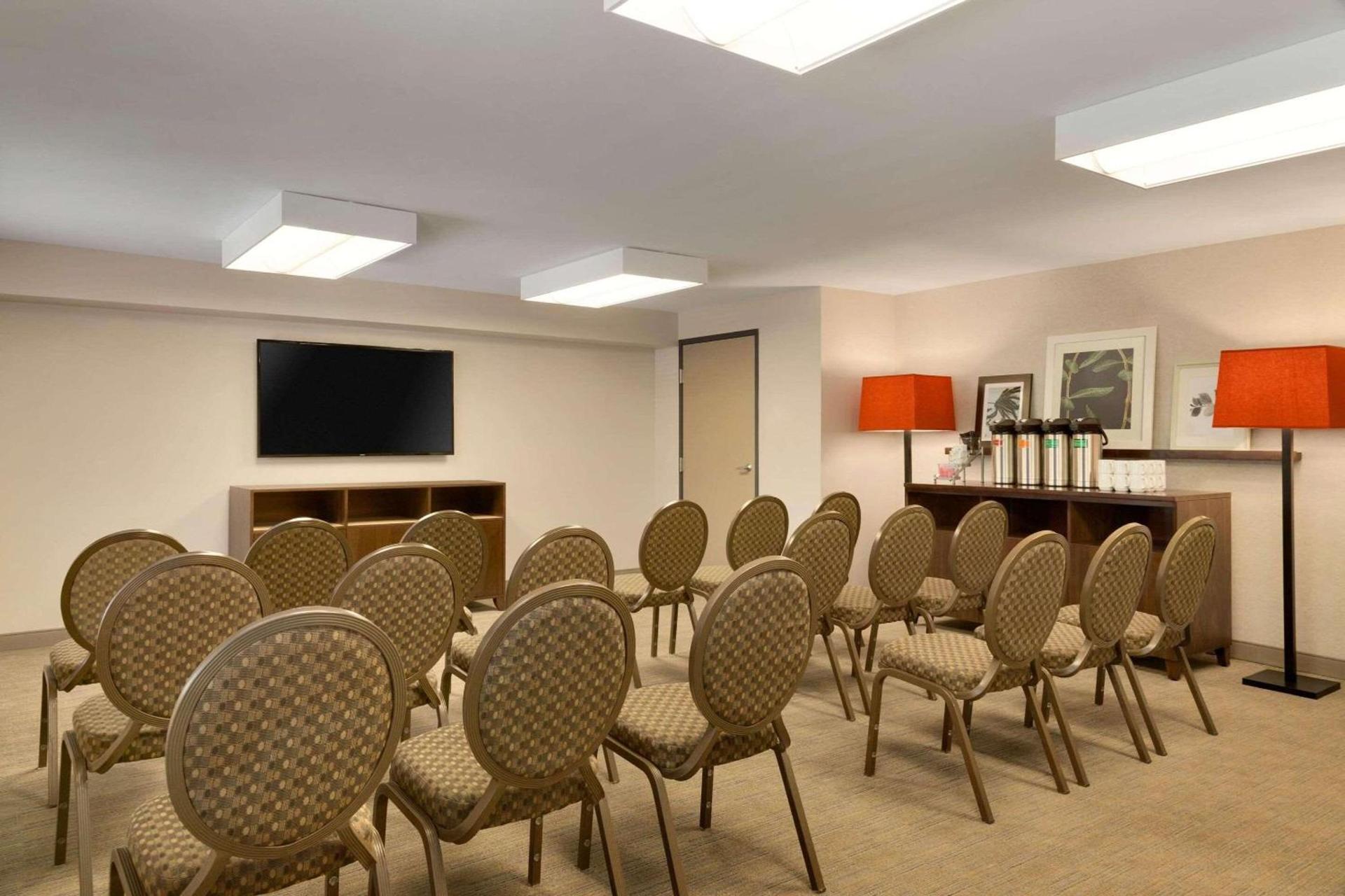 Country Inn & Suites by Radisson, Seattle-Tacoma International Airport, WA photo 29