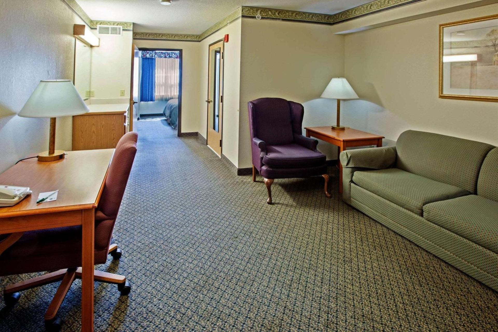 Country Inn & Suites by Radisson, Lansing, MI photo 22