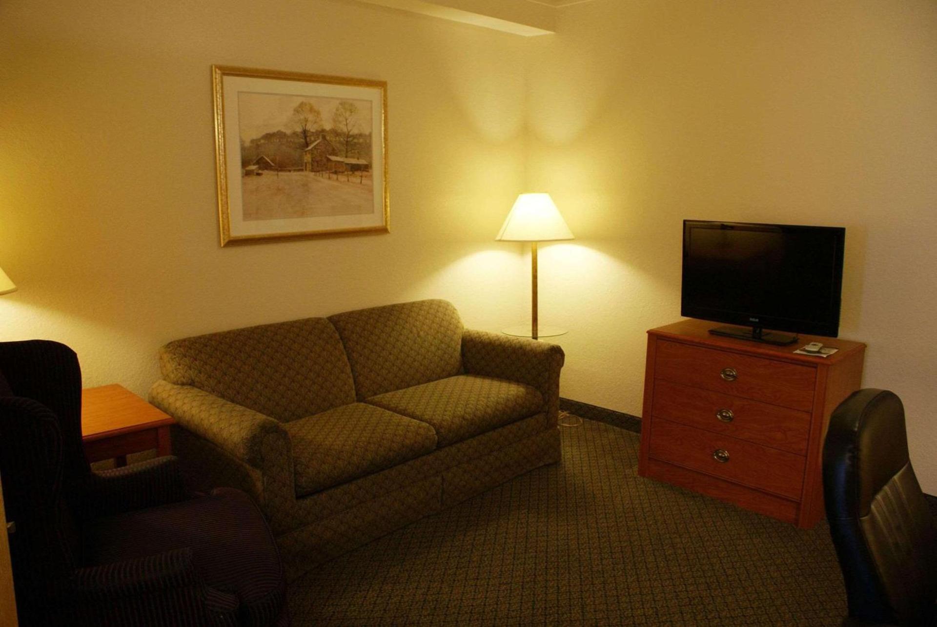 Country Inn & Suites by Radisson, Lansing, MI photo 24
