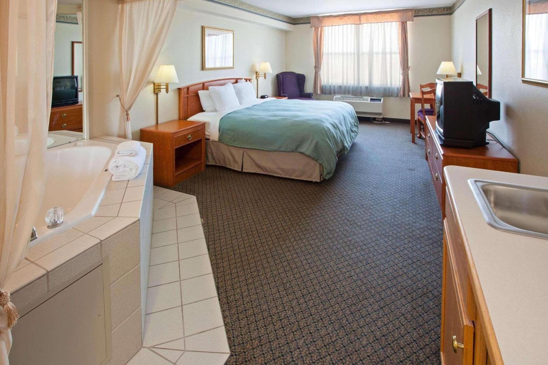 Country Inn & Suites by Radisson, Lansing, MI photo 29