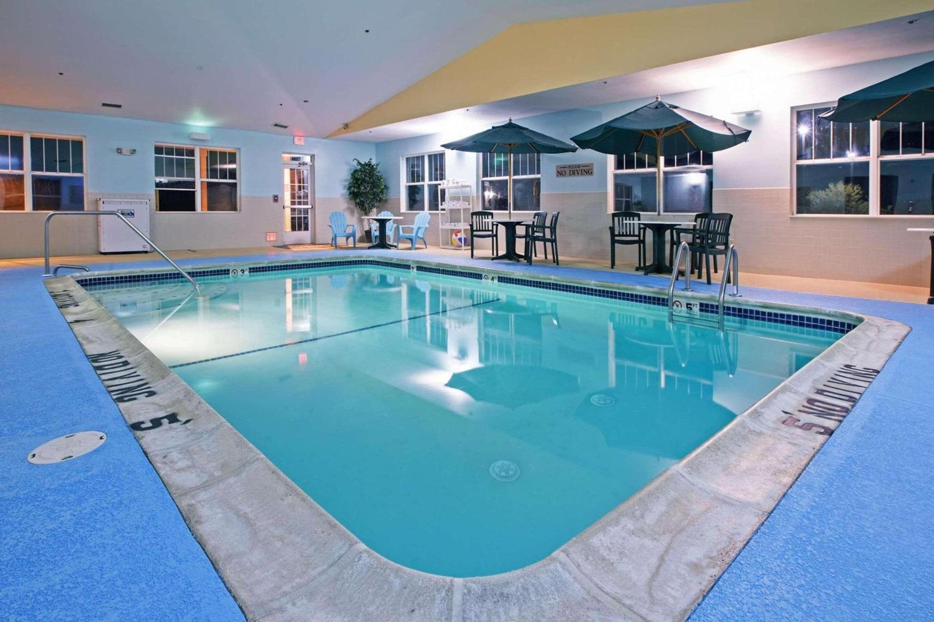 Country Inn & Suites by Radisson, Lansing, MI photo 33