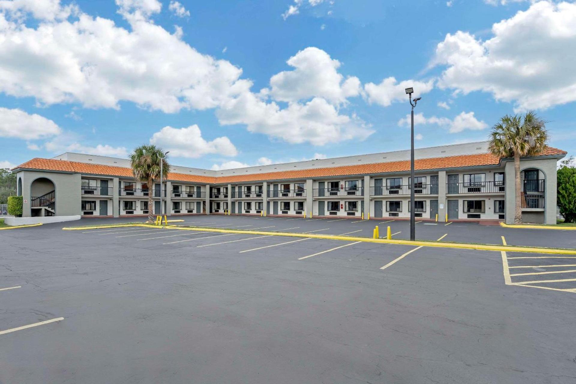 Quality Inn & Suites Orlando East - UCF Area photo 1