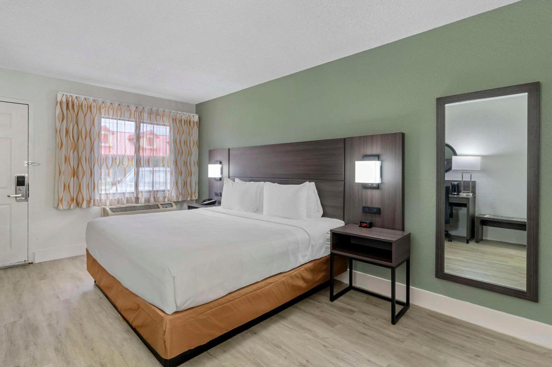 Quality Inn & Suites Orlando East - UCF Area photo 6