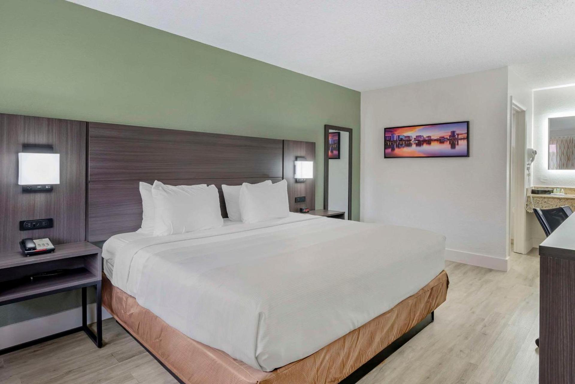 Quality Inn & Suites Orlando East - UCF Area photo 16