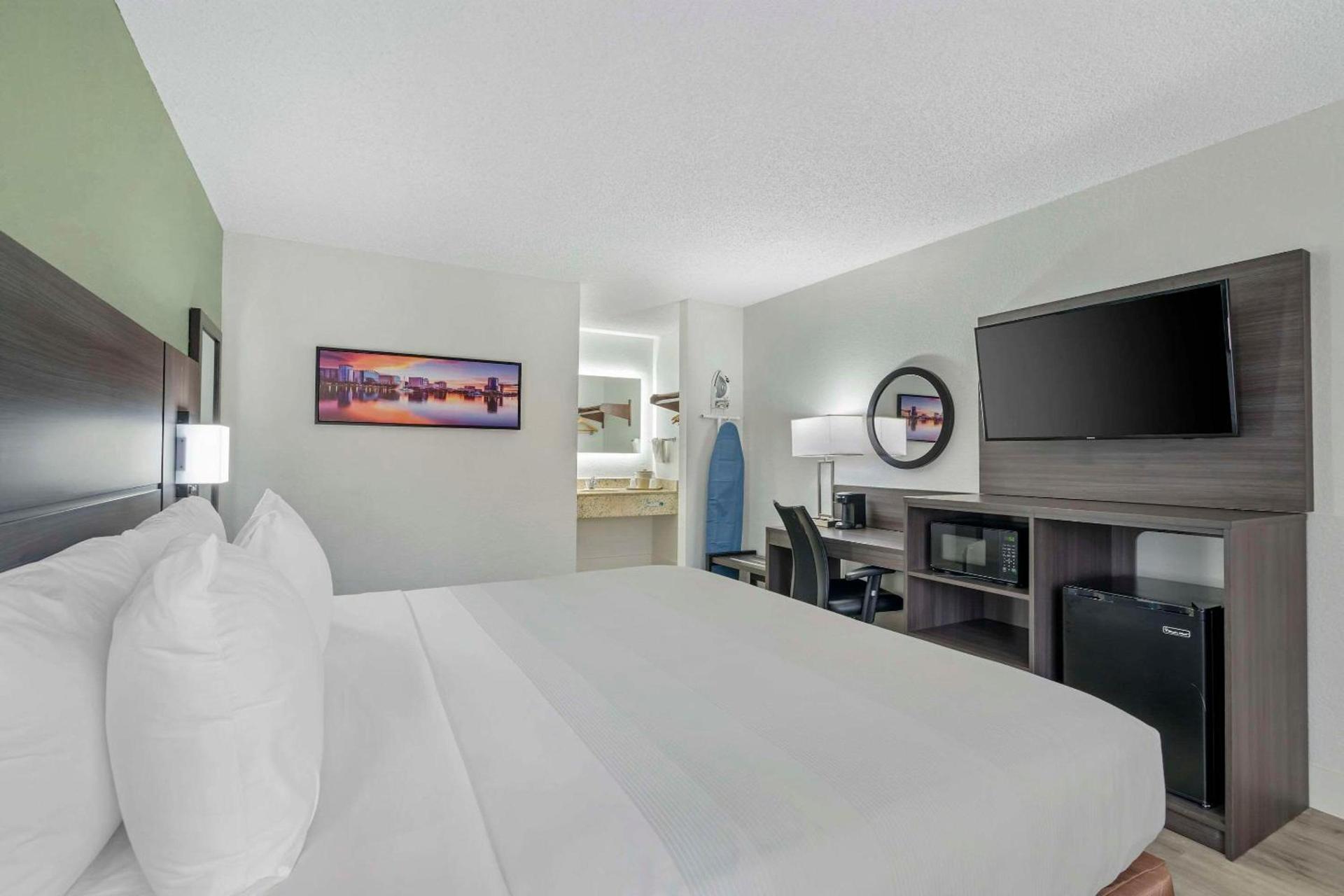Quality Inn & Suites Orlando East - UCF Area photo 17