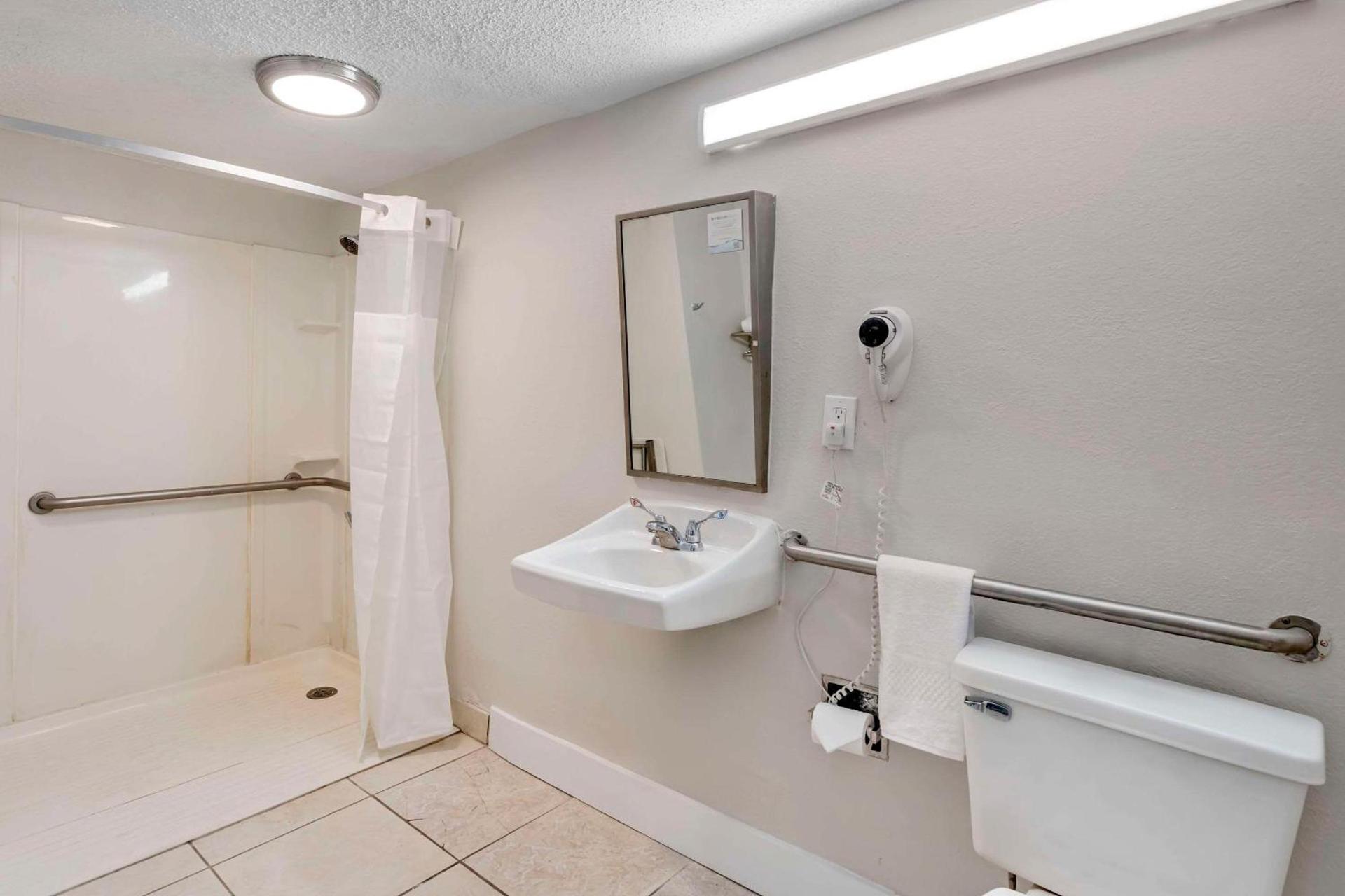 Quality Inn & Suites Orlando East - UCF Area photo 19