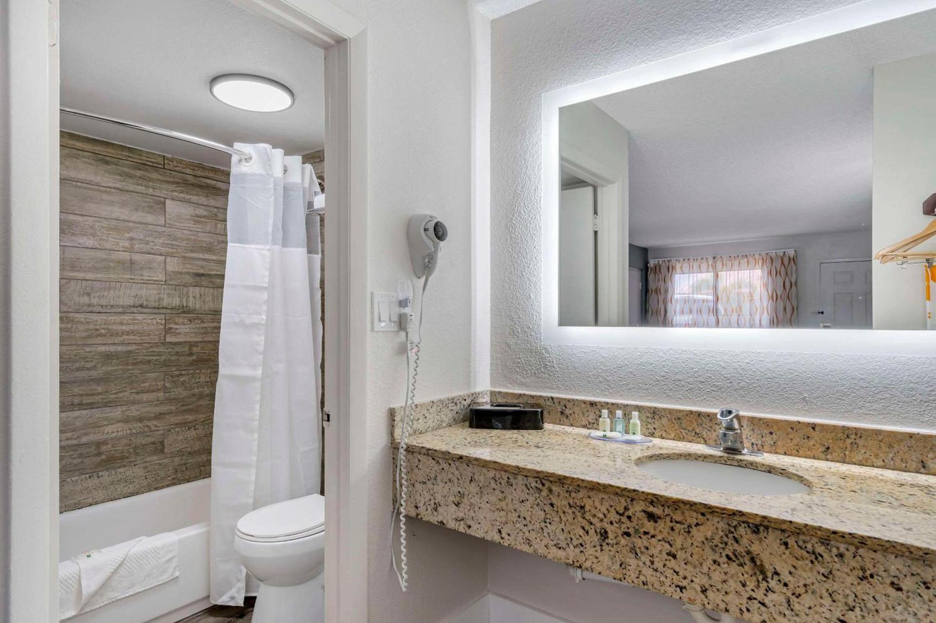 Quality Inn & Suites Orlando East - UCF Area photo 56