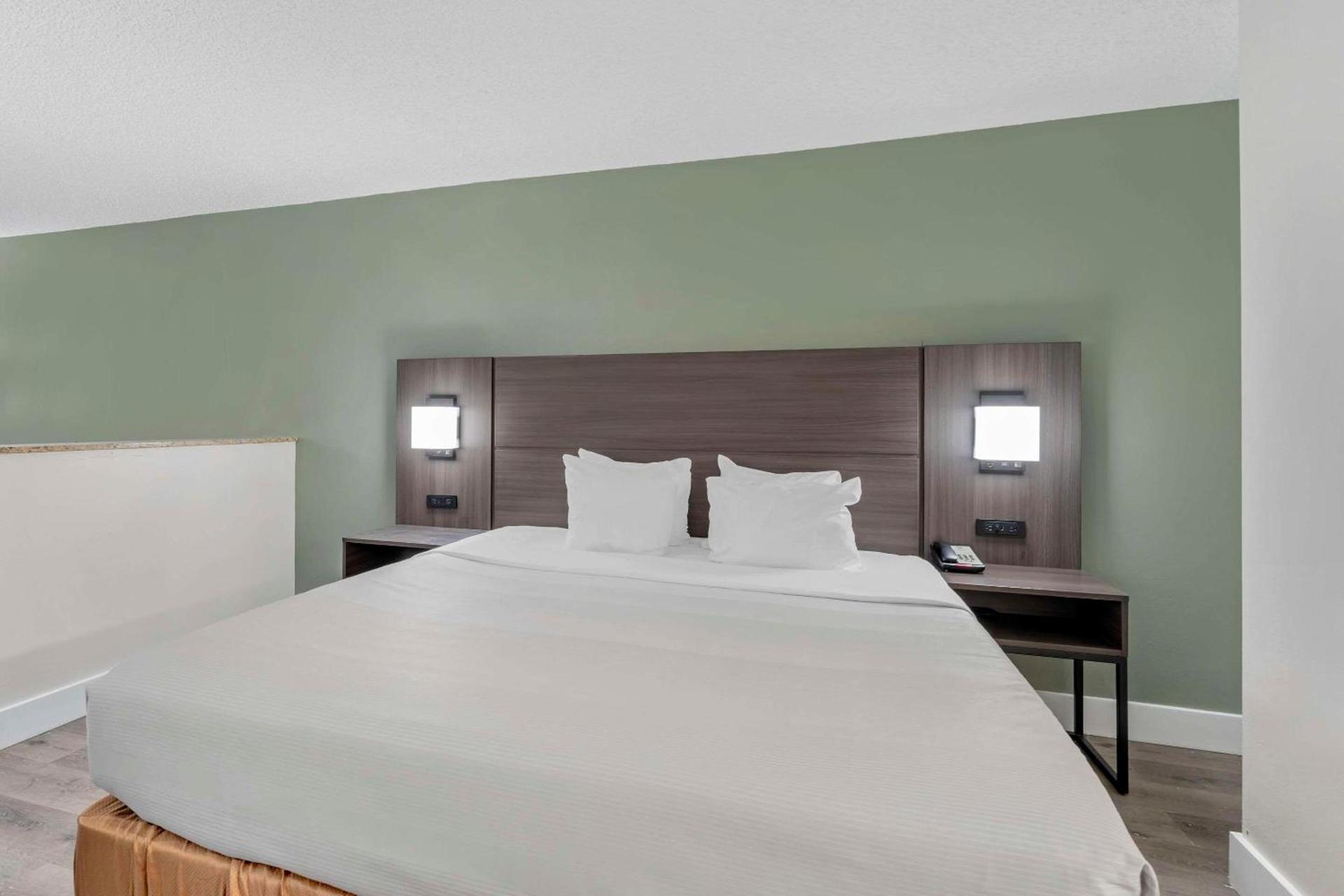 Quality Inn & Suites Orlando East - UCF Area photo 23