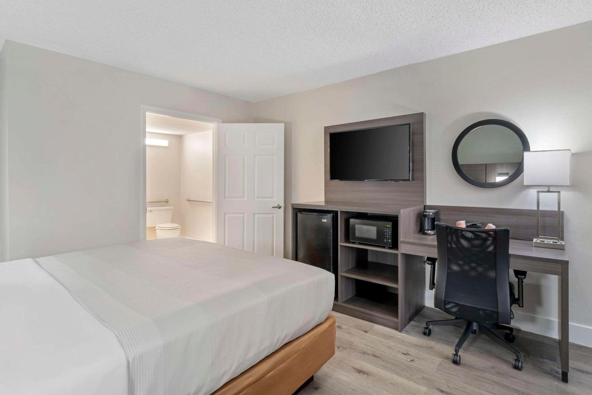 Quality Inn & Suites Orlando East - UCF Area photo 25