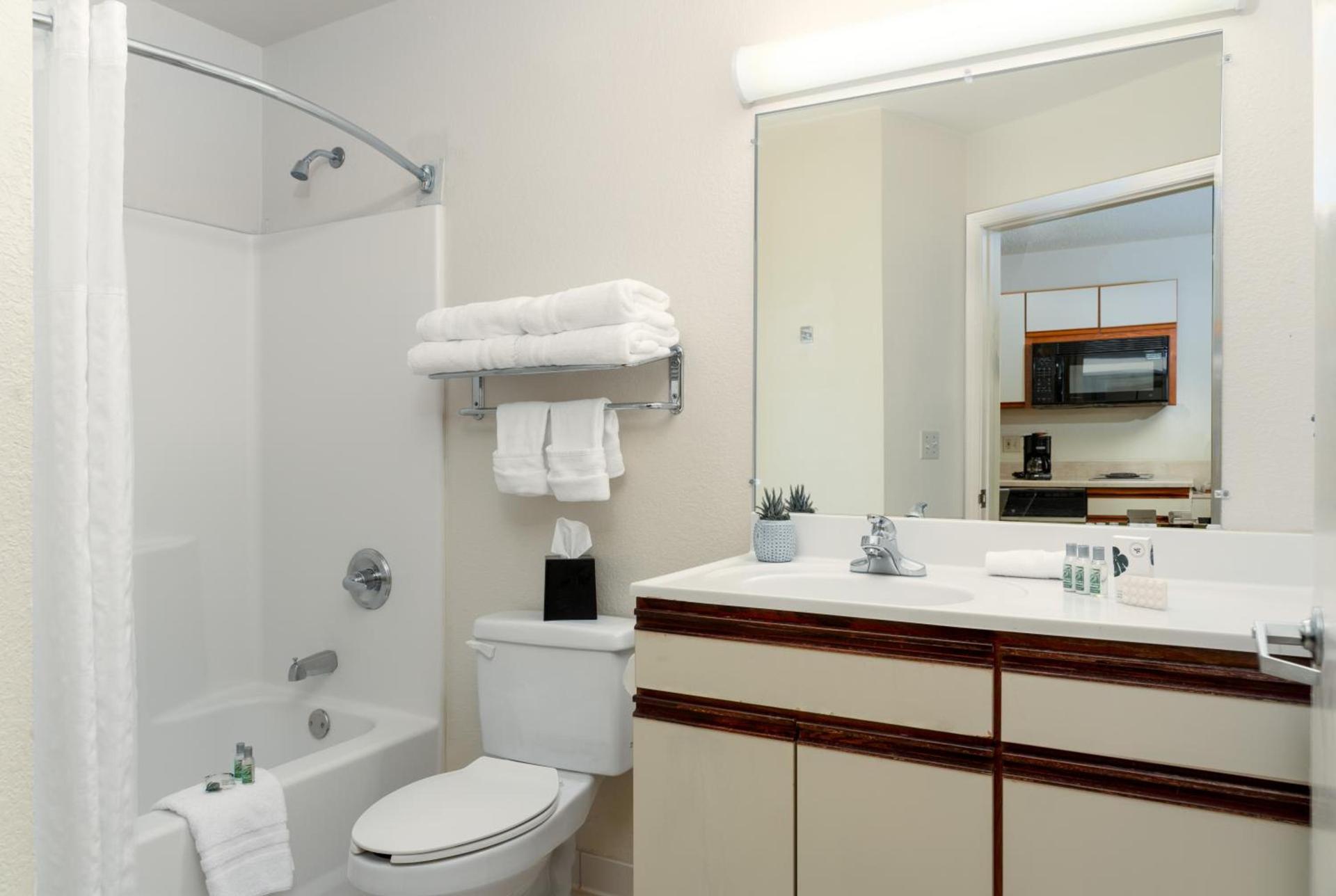 MCM Elegante Suites photo 13