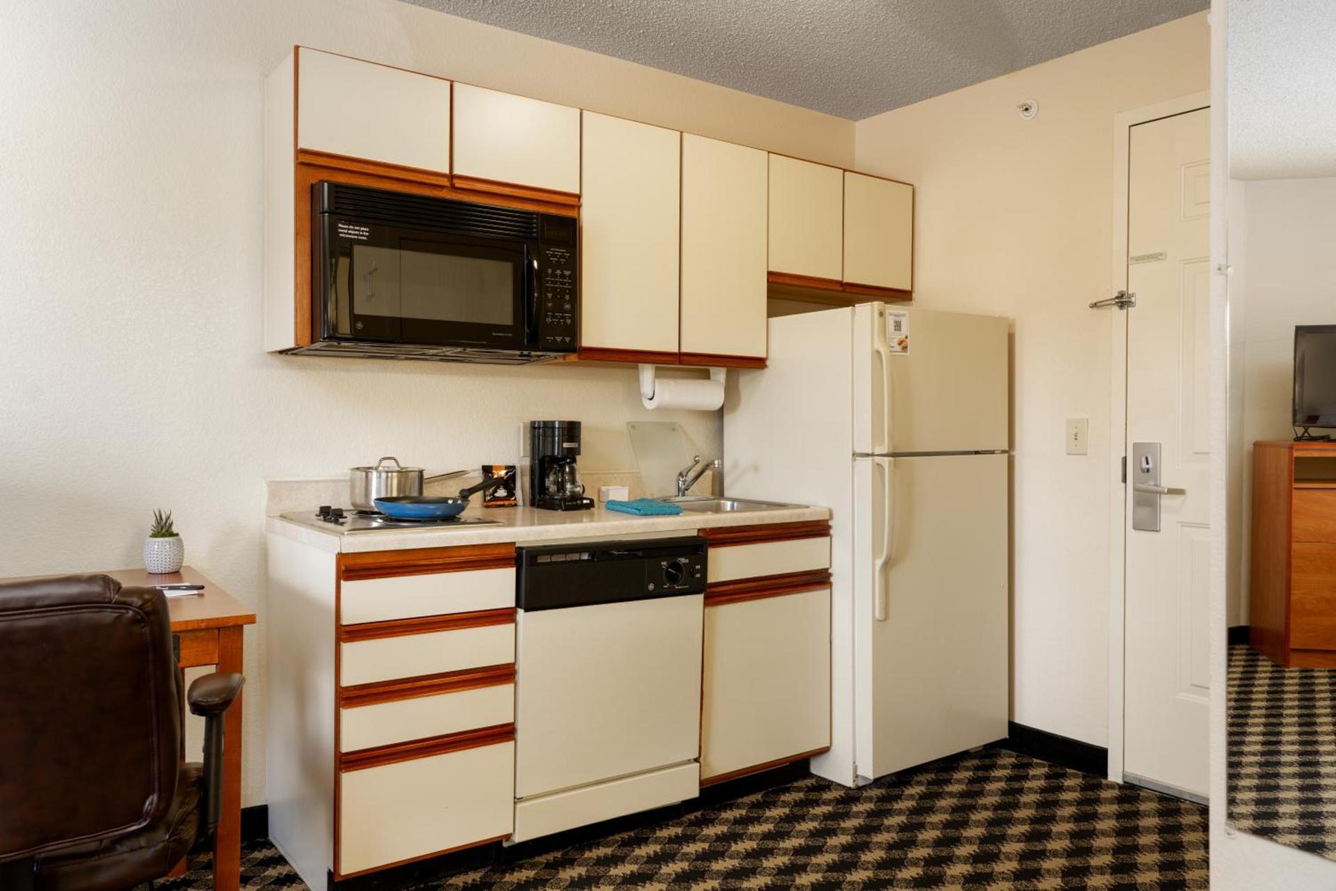 MCM Elegante Suites photo 14
