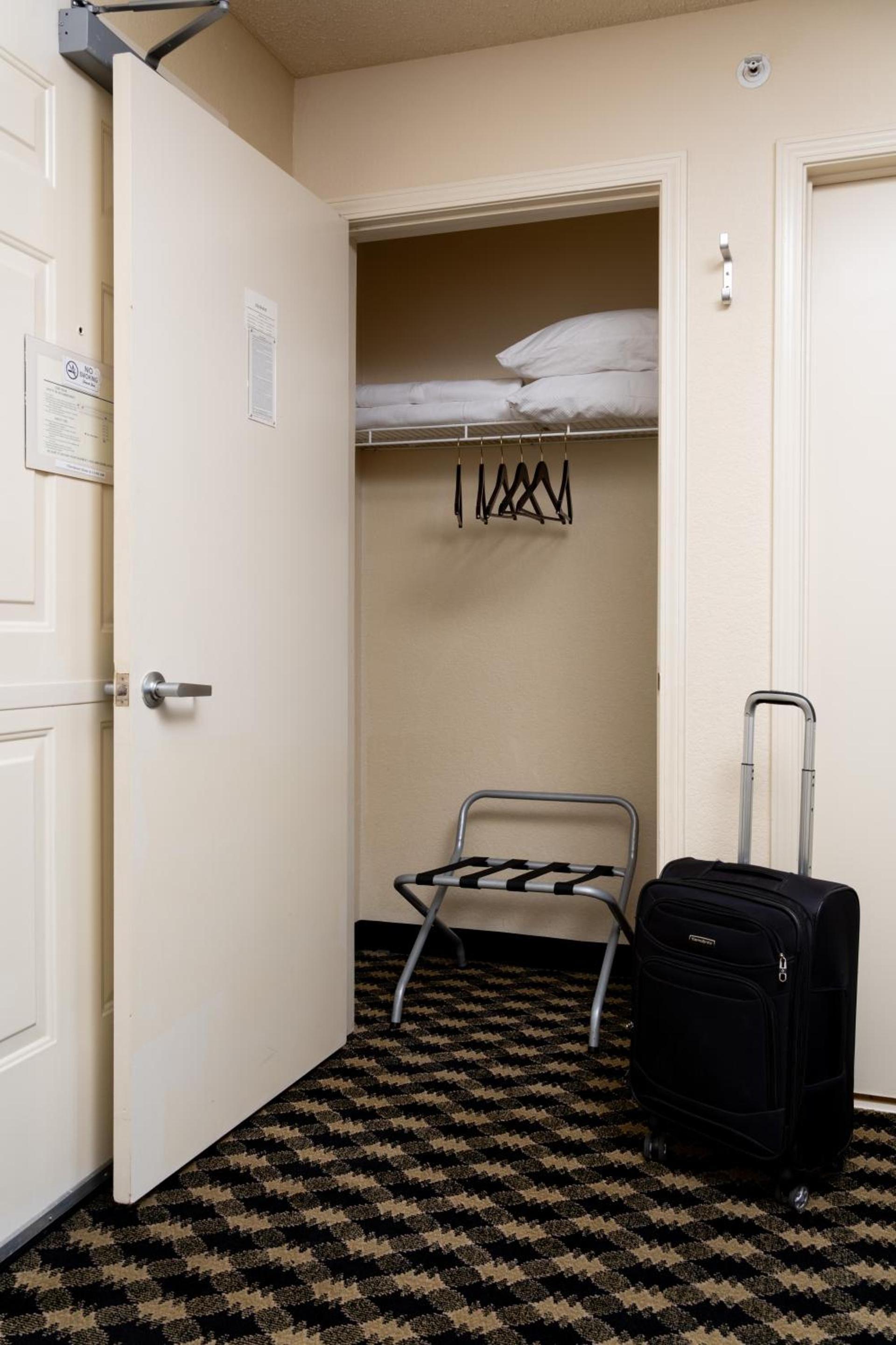 MCM Elegante Suites photo 17