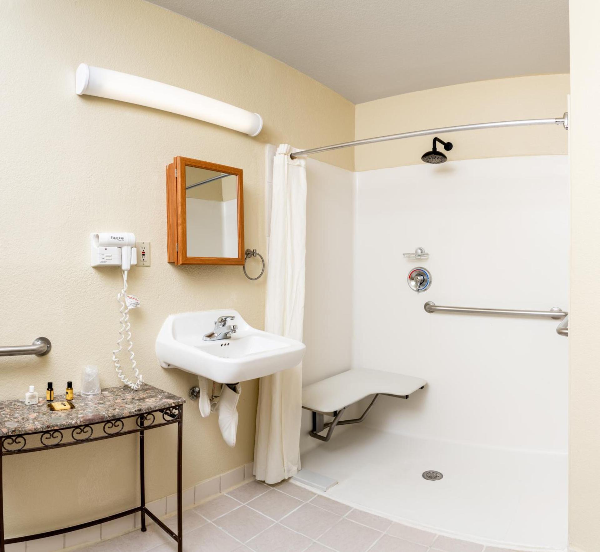 MCM Elegante Suites photo 18