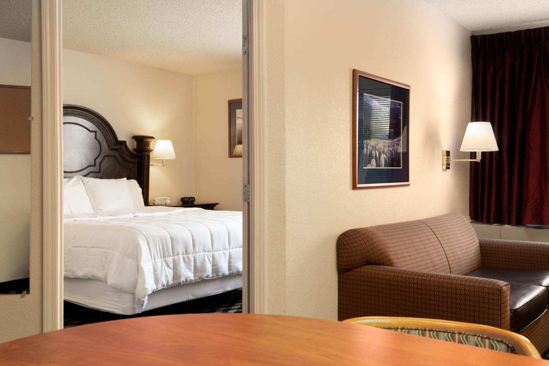 MCM Elegante Suites photo 20