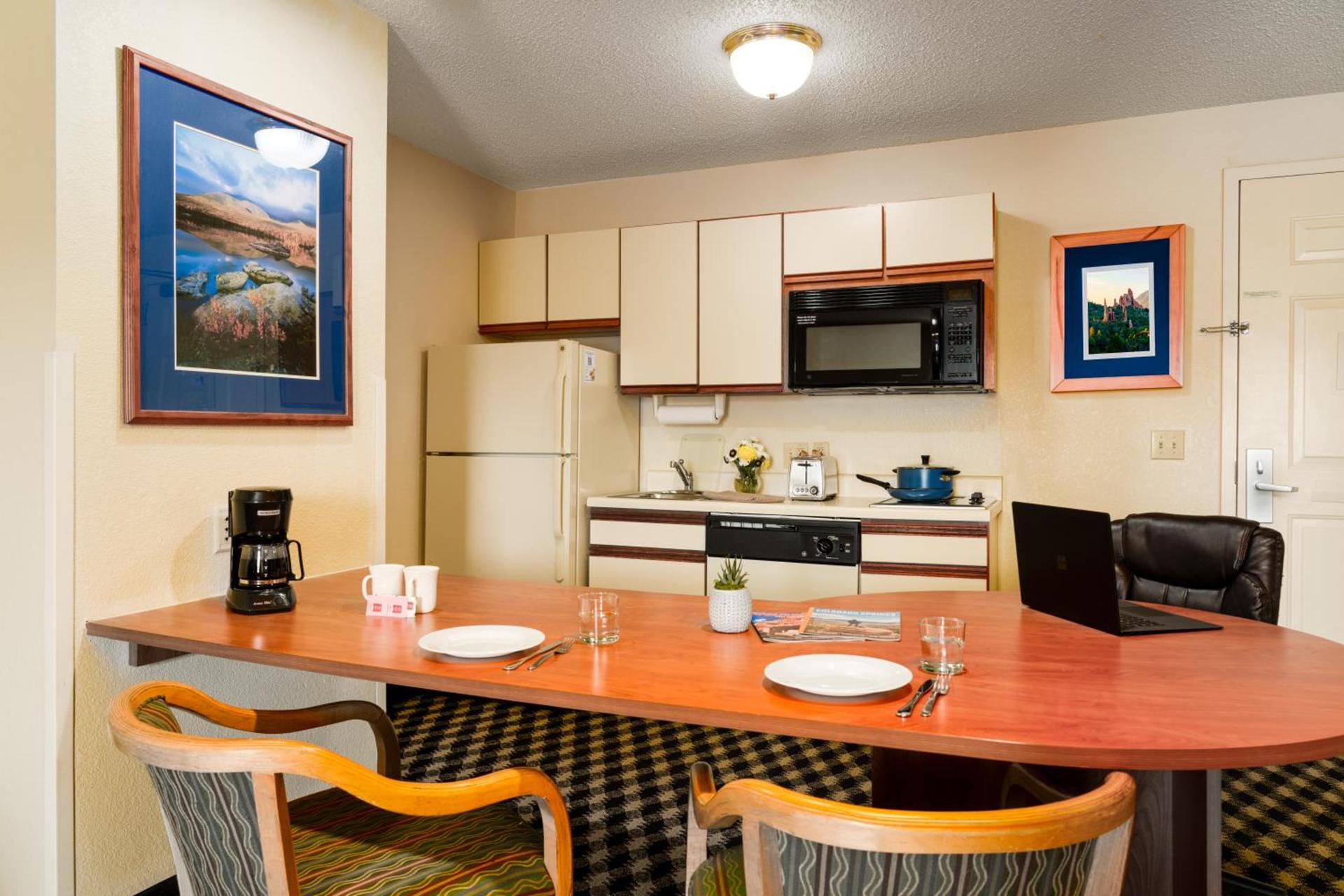 MCM Elegante Suites photo 19