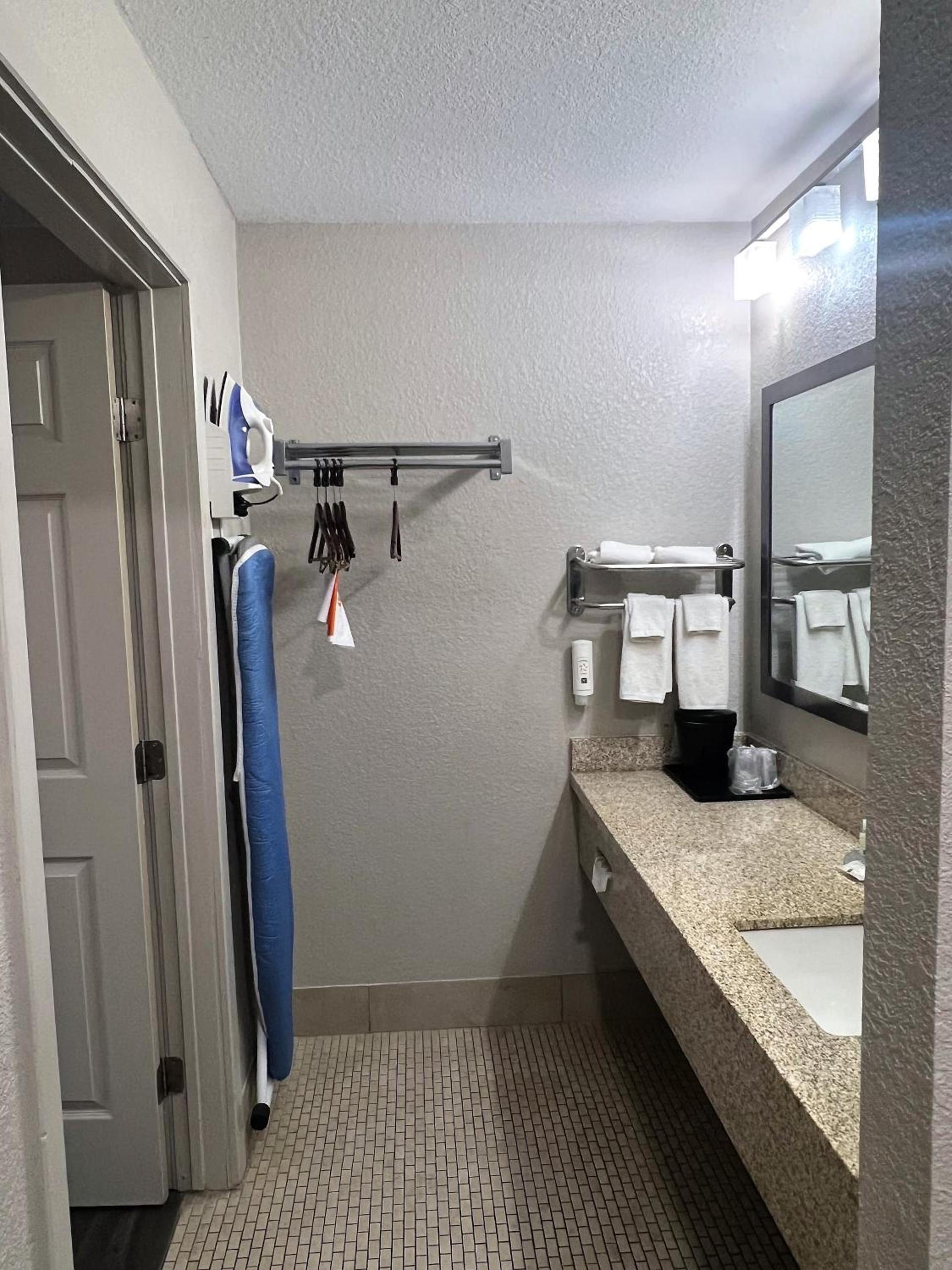 SureStay Plus by Best Western Alamogordo White Sands photo 45