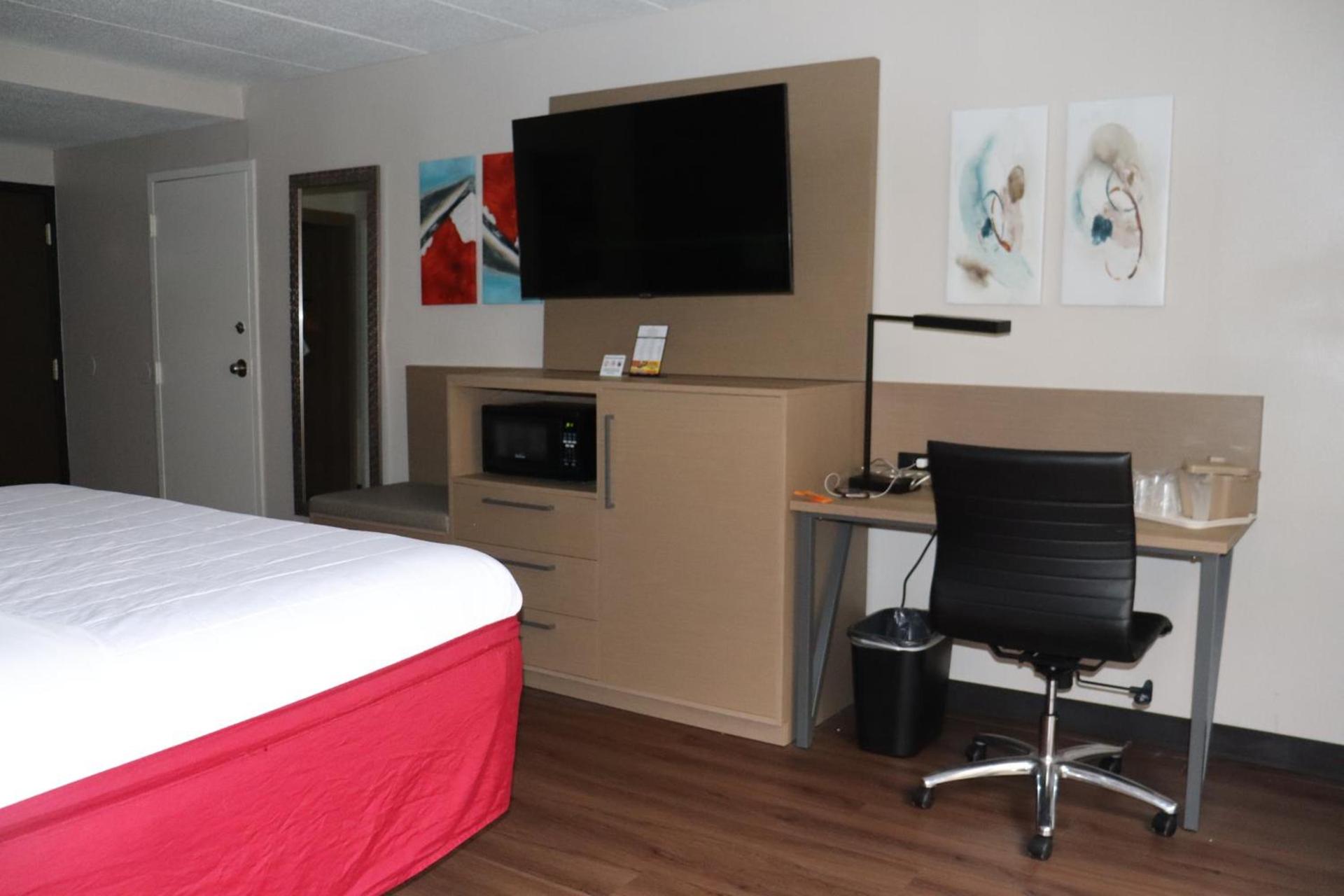 Clarion Hotel & Conference Center Lansing West photo 28