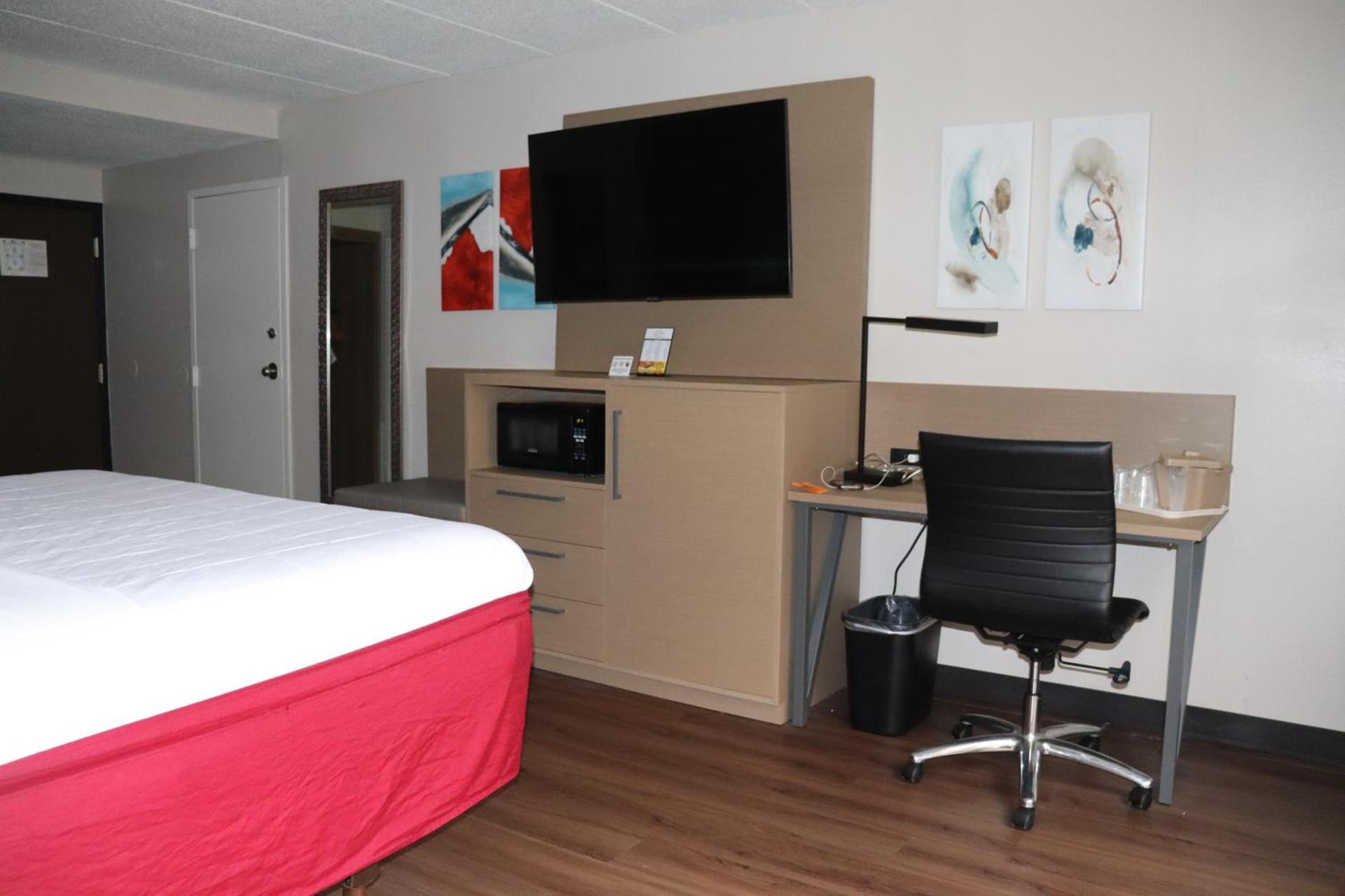 Clarion Hotel & Conference Center Lansing West photo 27