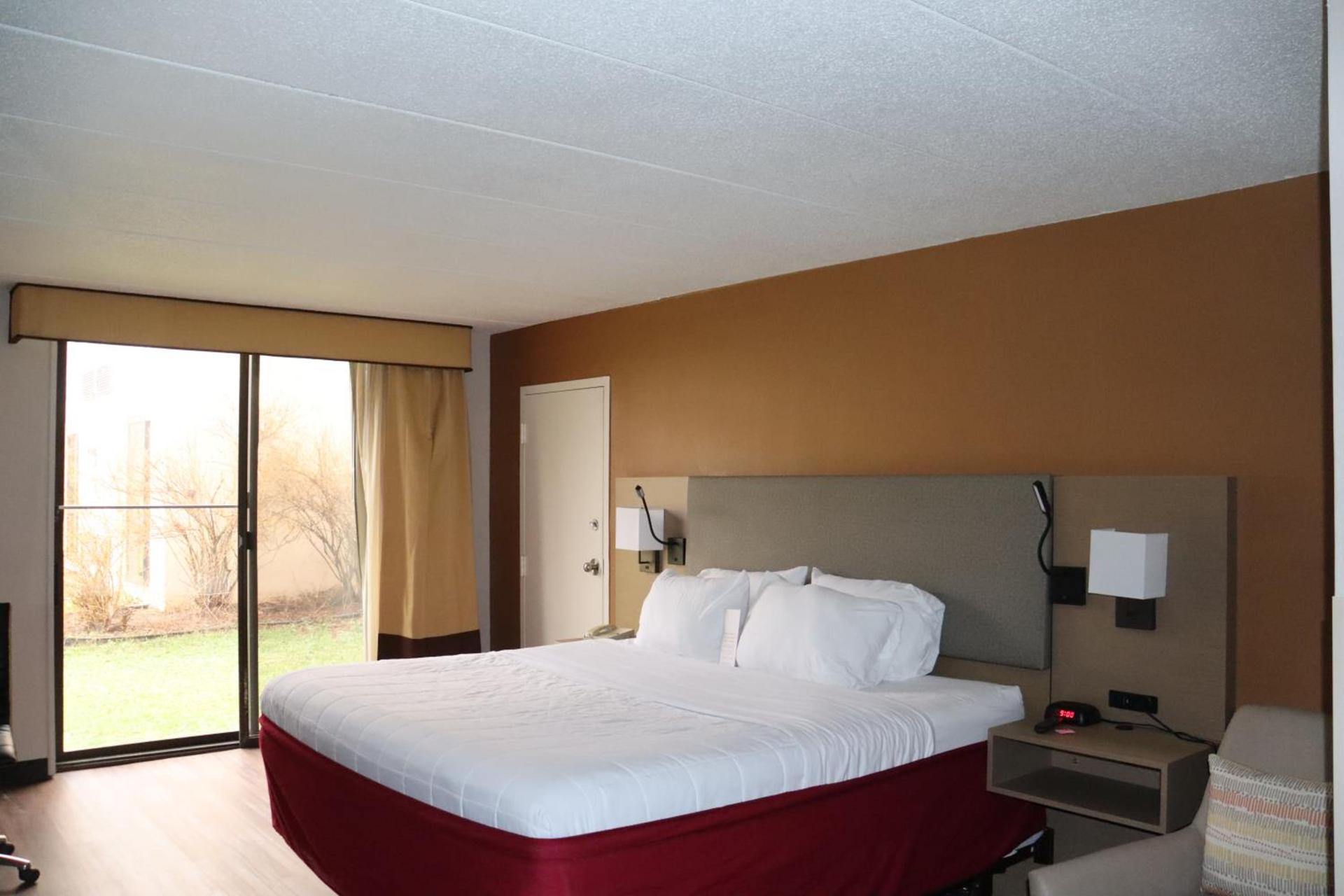 Clarion Hotel & Conference Center Lansing West photo 26