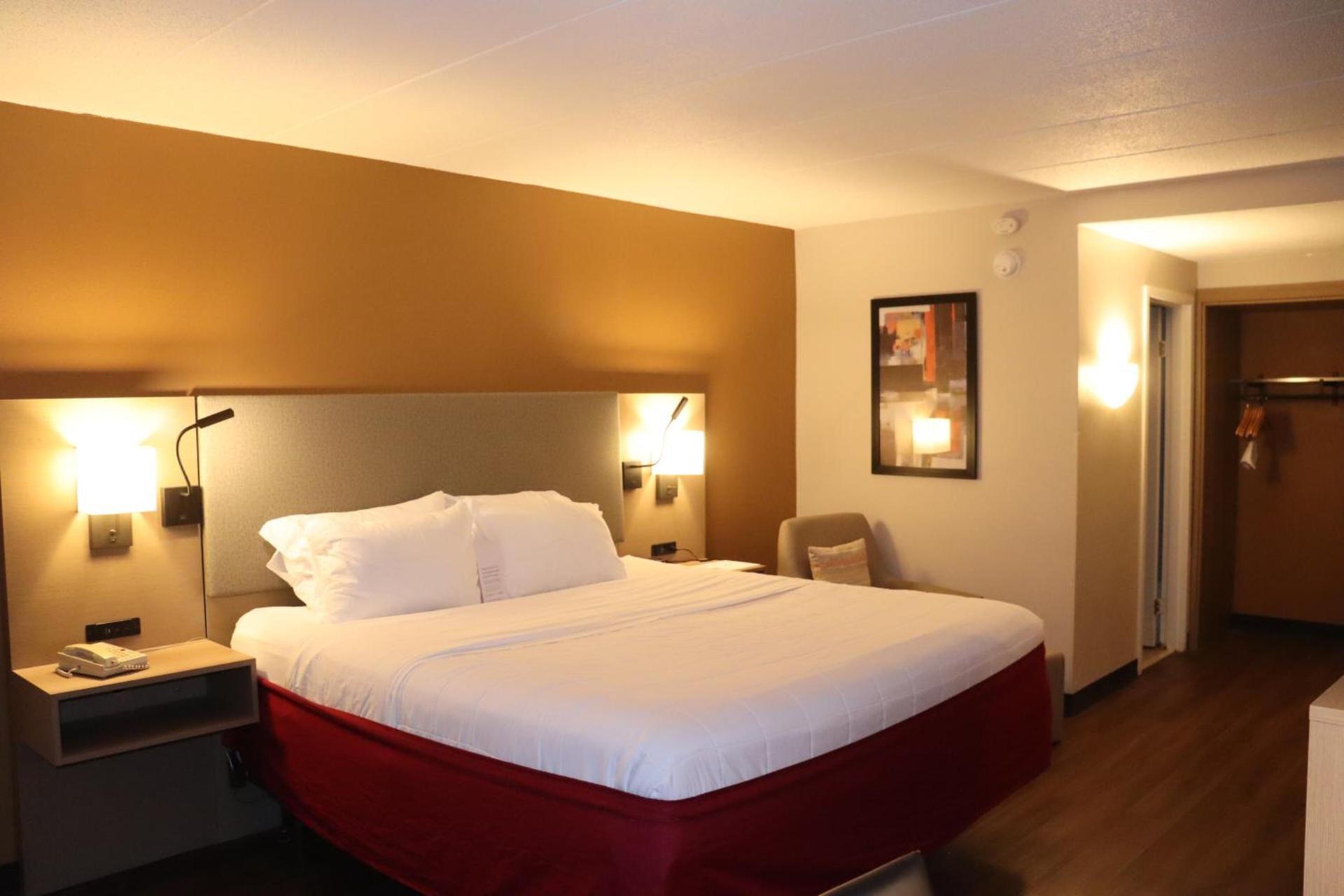 Clarion Hotel & Conference Center Lansing West photo 23