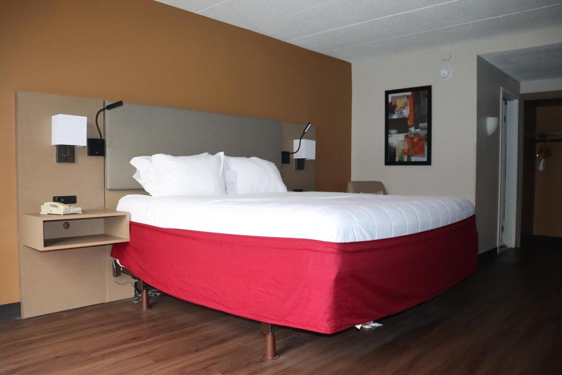 Clarion Hotel & Conference Center Lansing West photo 24