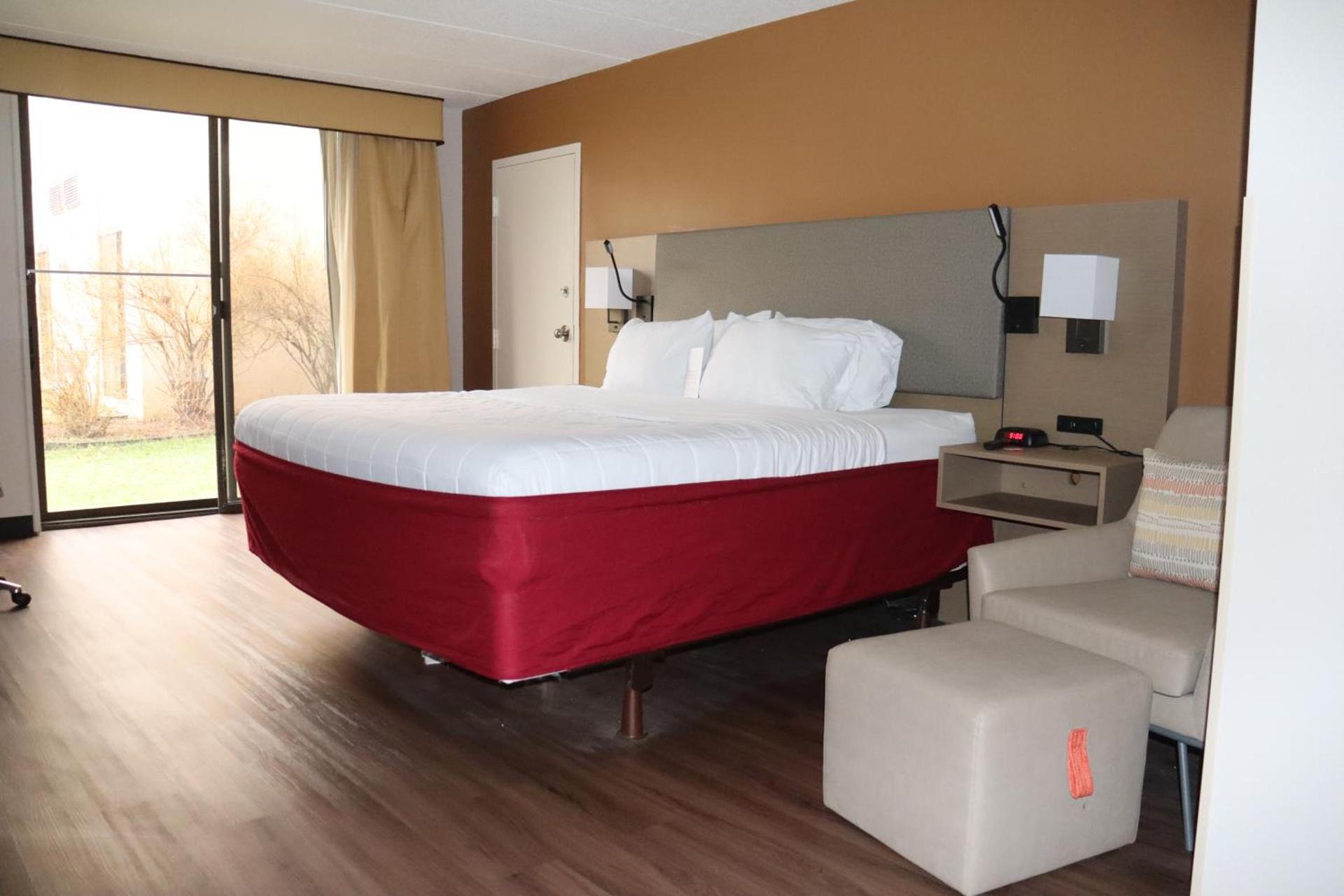 Clarion Hotel & Conference Center Lansing West photo 33