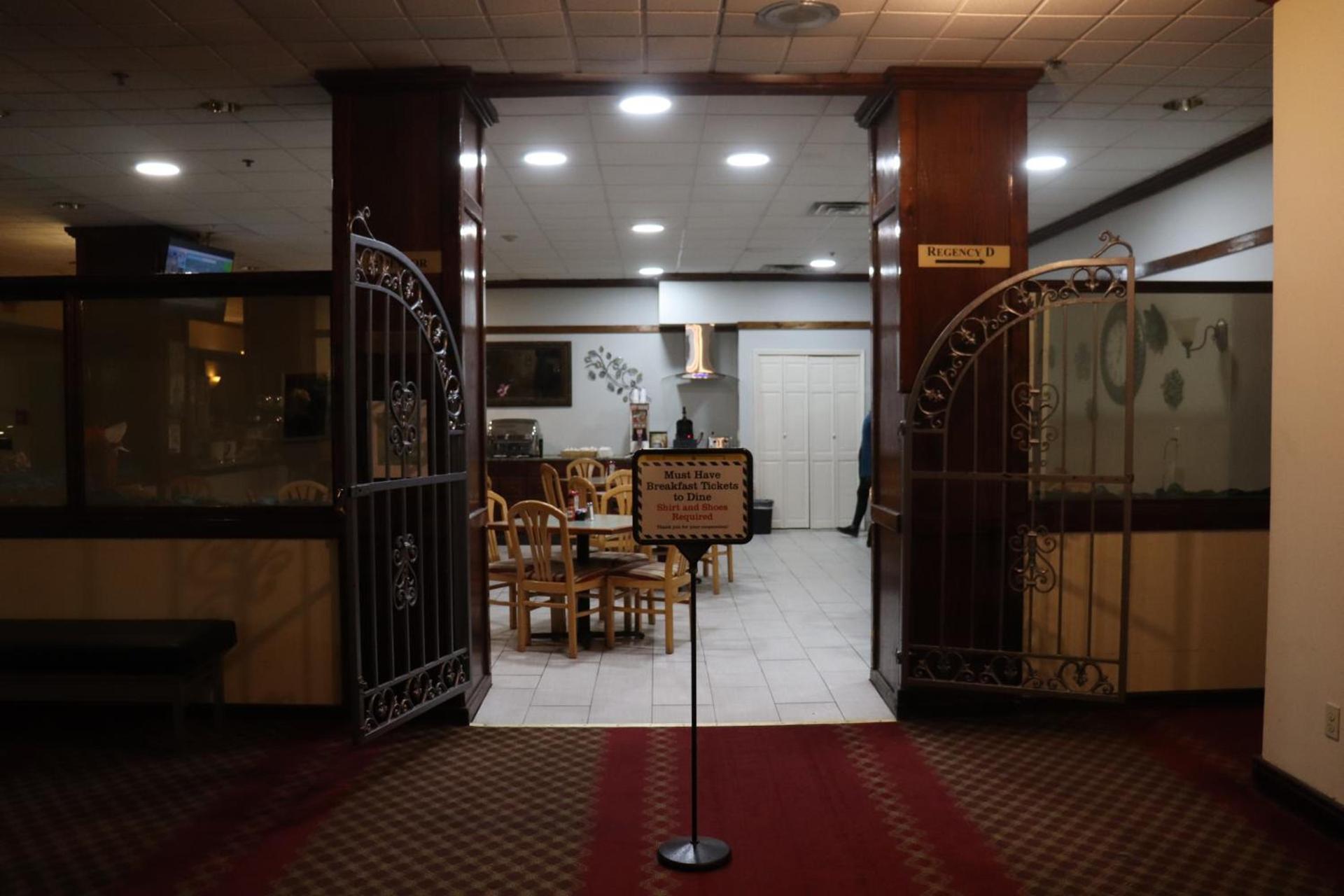 Clarion Hotel & Conference Center Lansing West photo 34