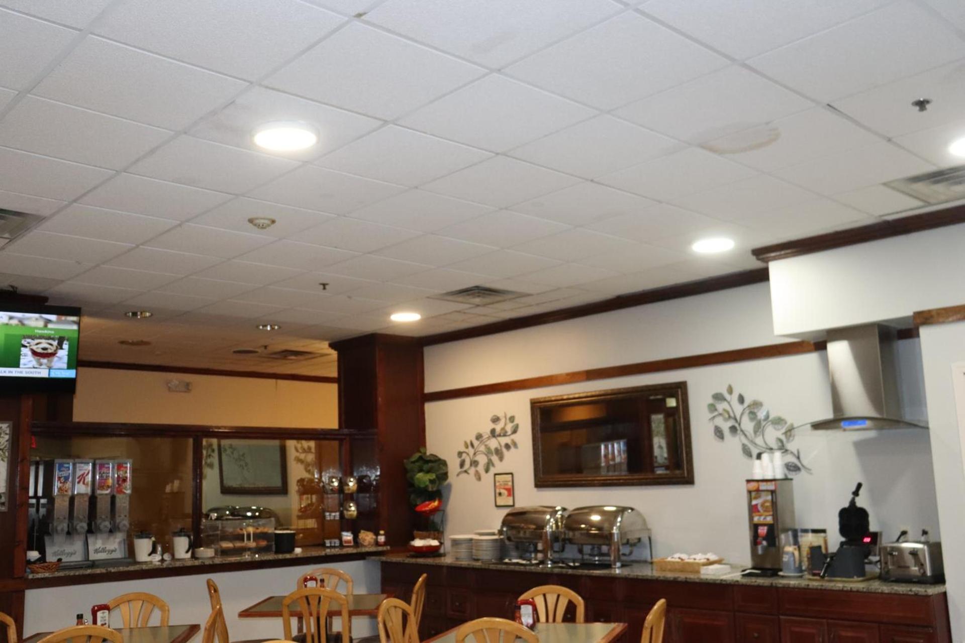 Clarion Hotel & Conference Center Lansing West photo 43