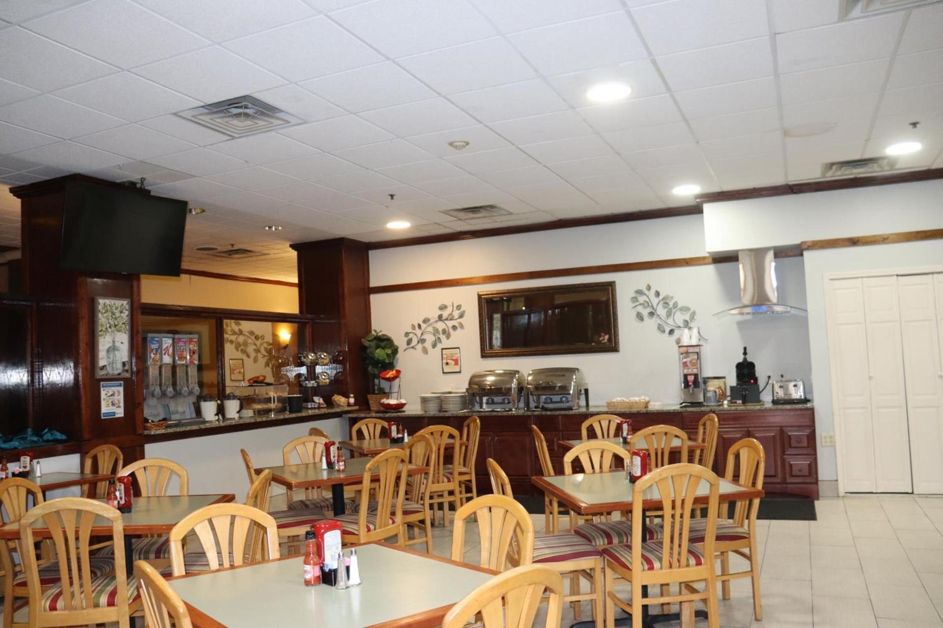 Clarion Hotel & Conference Center Lansing West photo 39