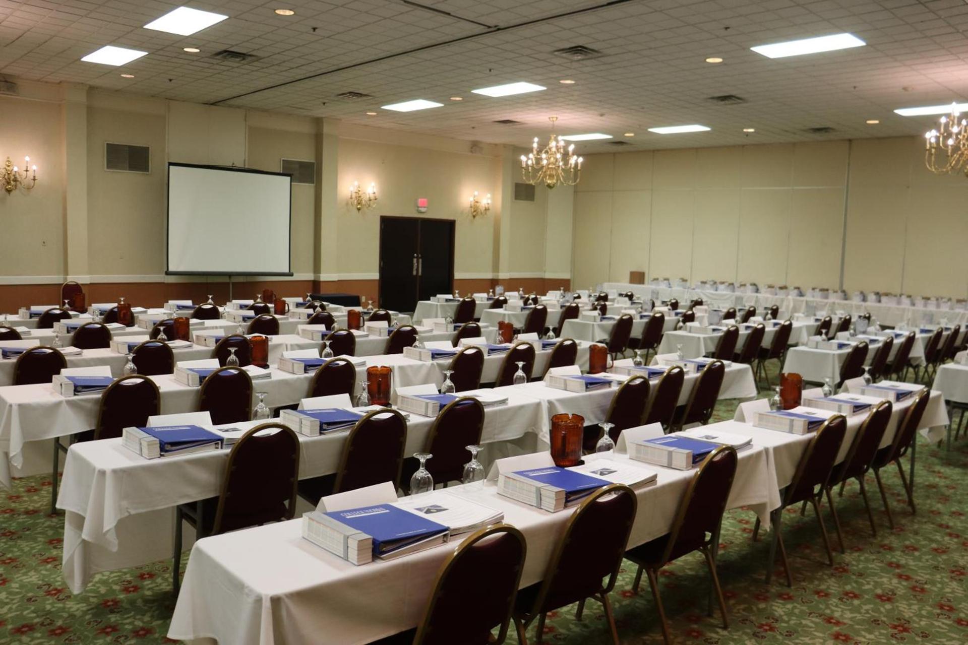 Clarion Hotel & Conference Center Lansing West photo 65