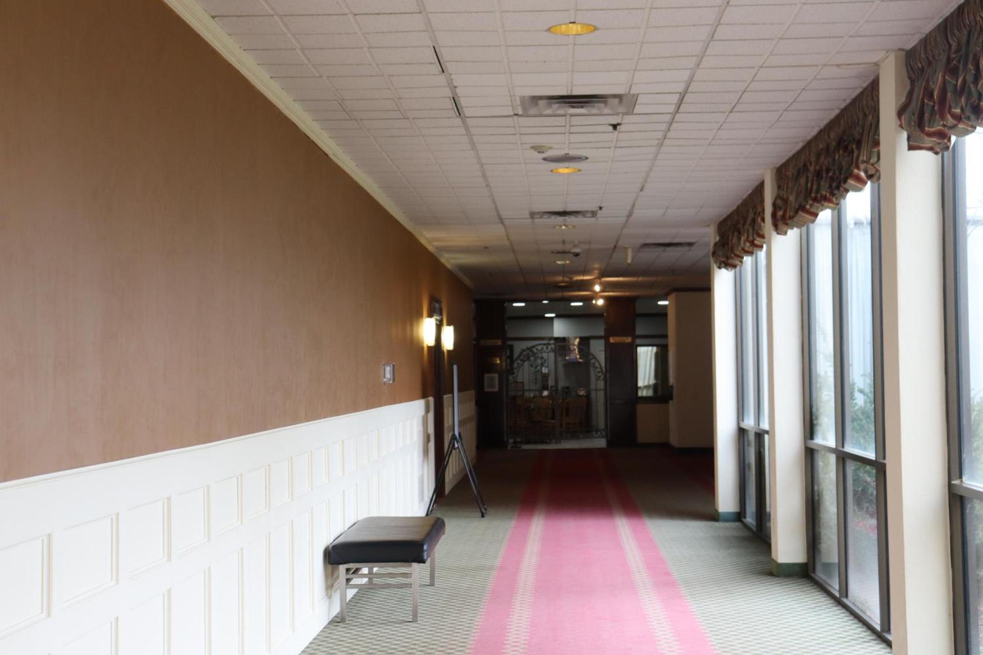 Clarion Hotel & Conference Center Lansing West photo 63