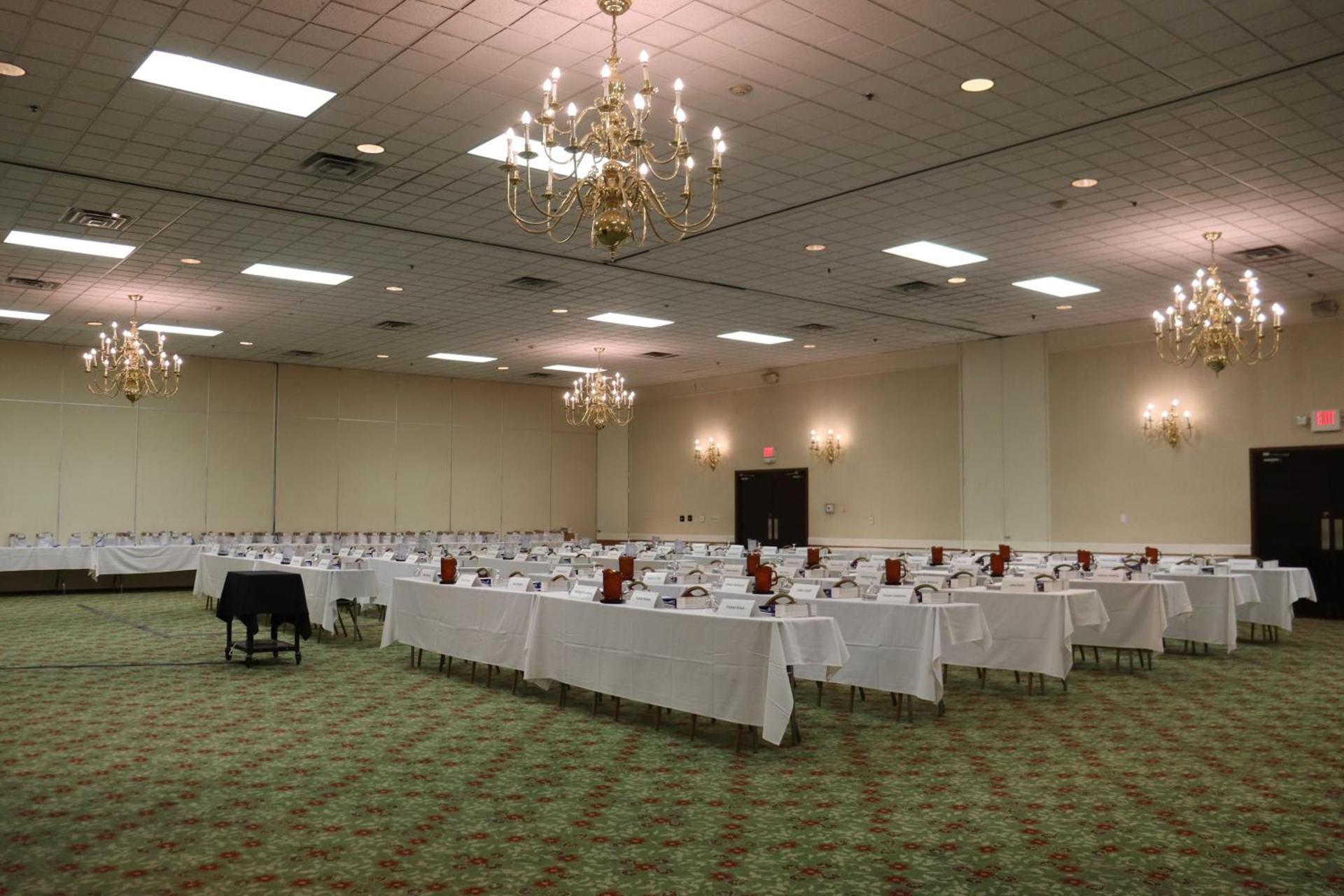 Clarion Hotel & Conference Center Lansing West photo 57
