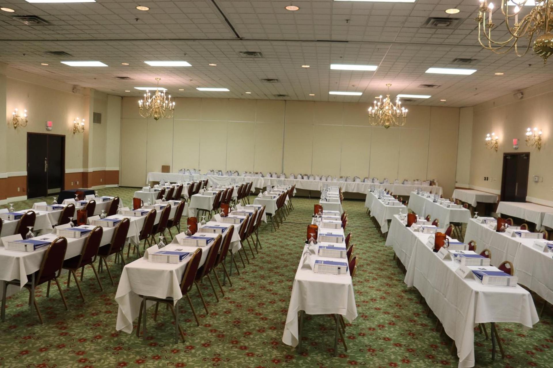 Clarion Hotel & Conference Center Lansing West photo 58