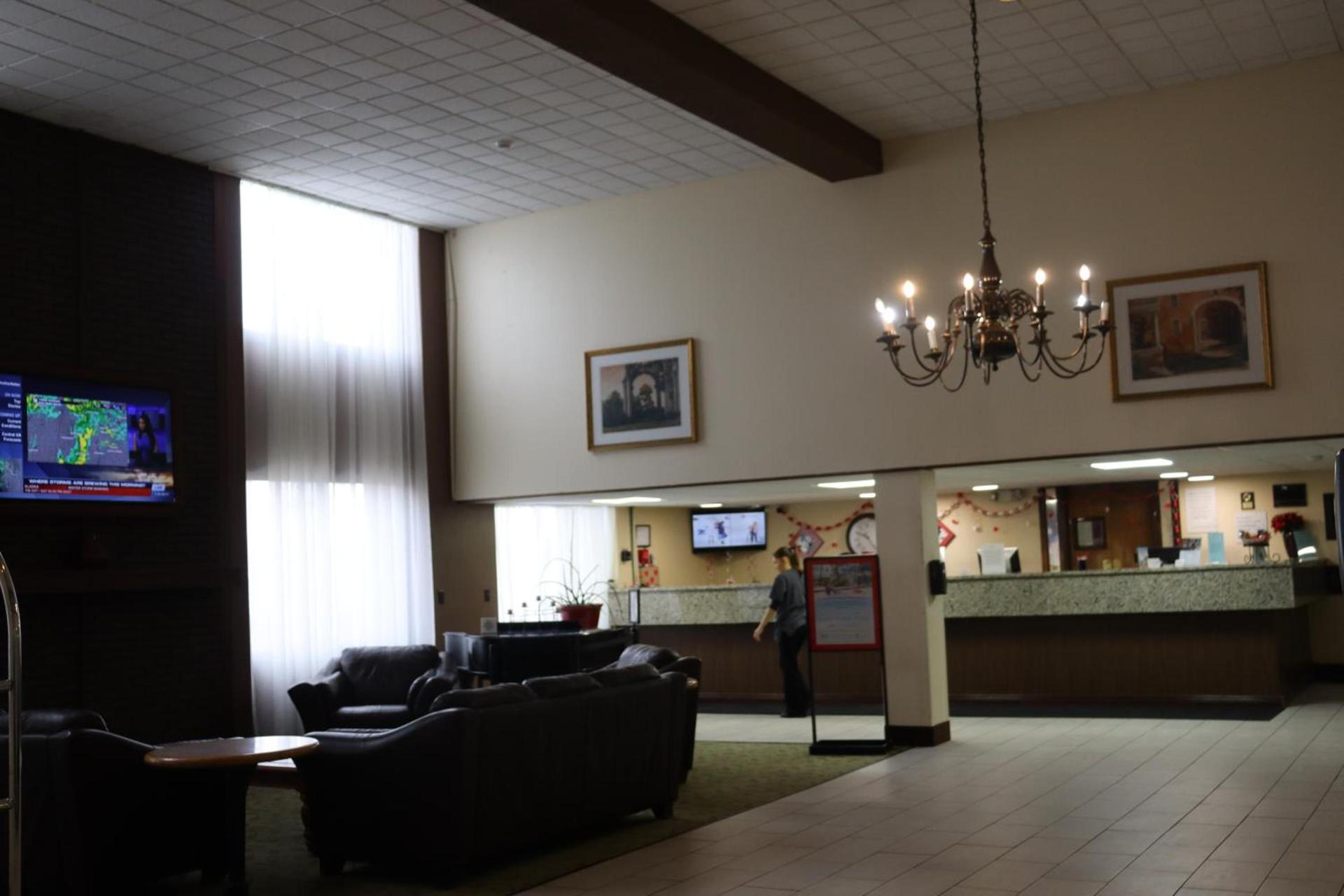 Clarion Hotel & Conference Center Lansing West photo 67