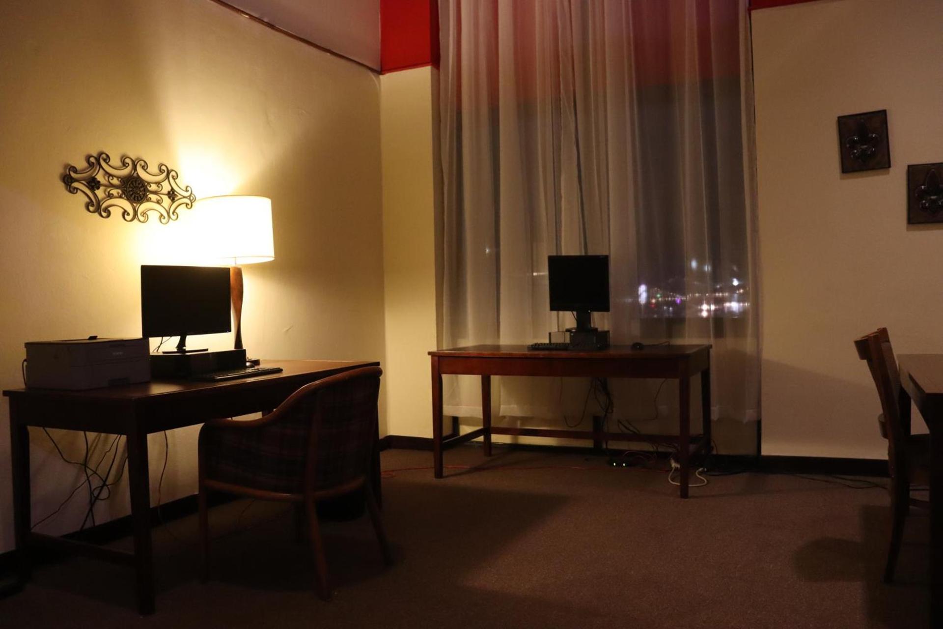 Clarion Hotel & Conference Center Lansing West photo 69