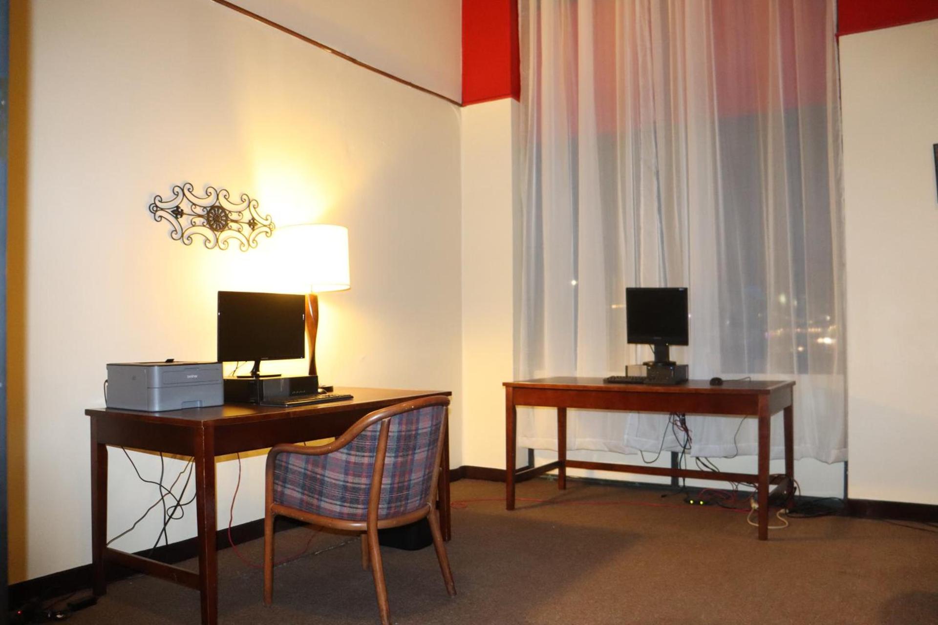 Clarion Hotel & Conference Center Lansing West photo 72