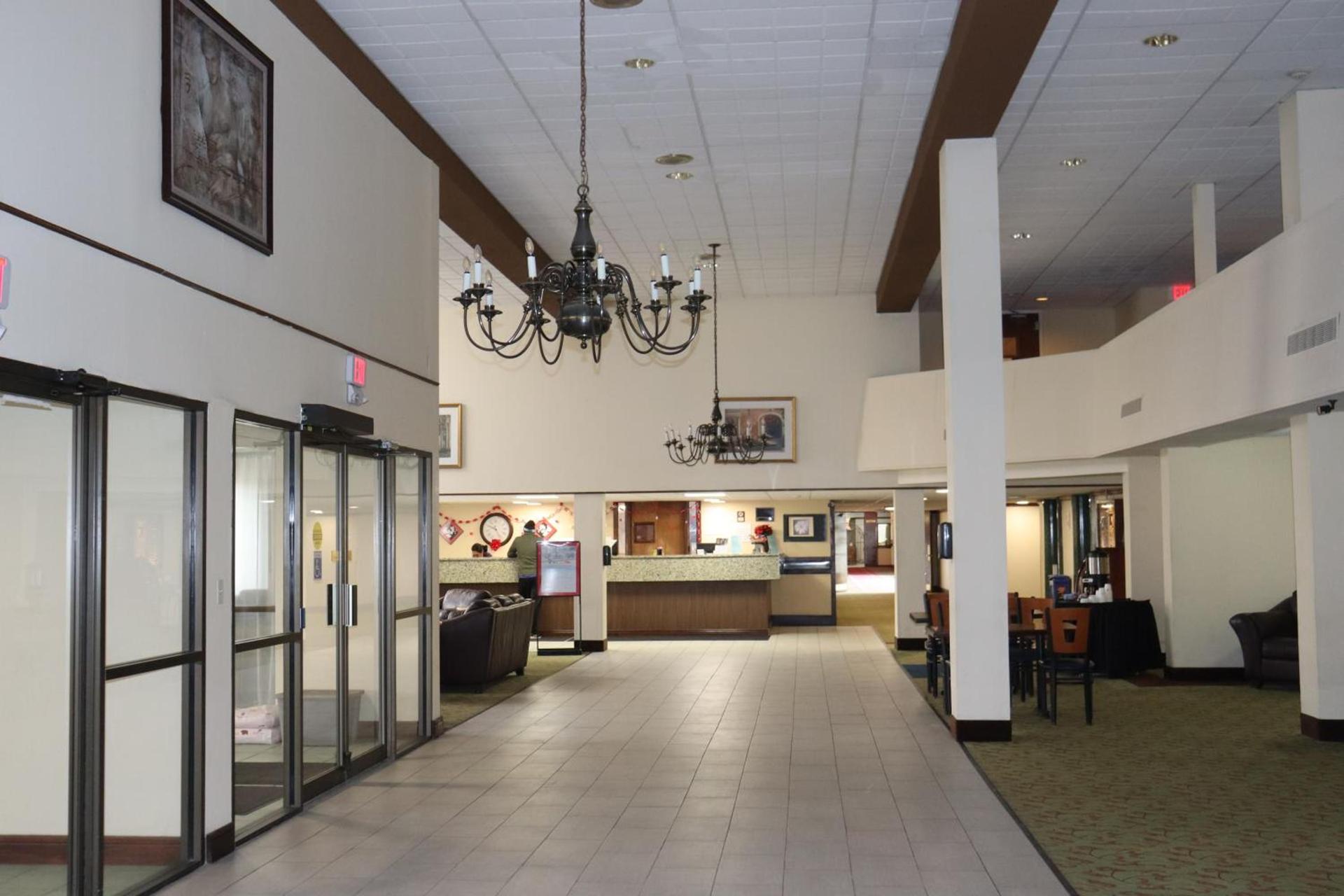 Clarion Hotel & Conference Center Lansing West photo 75