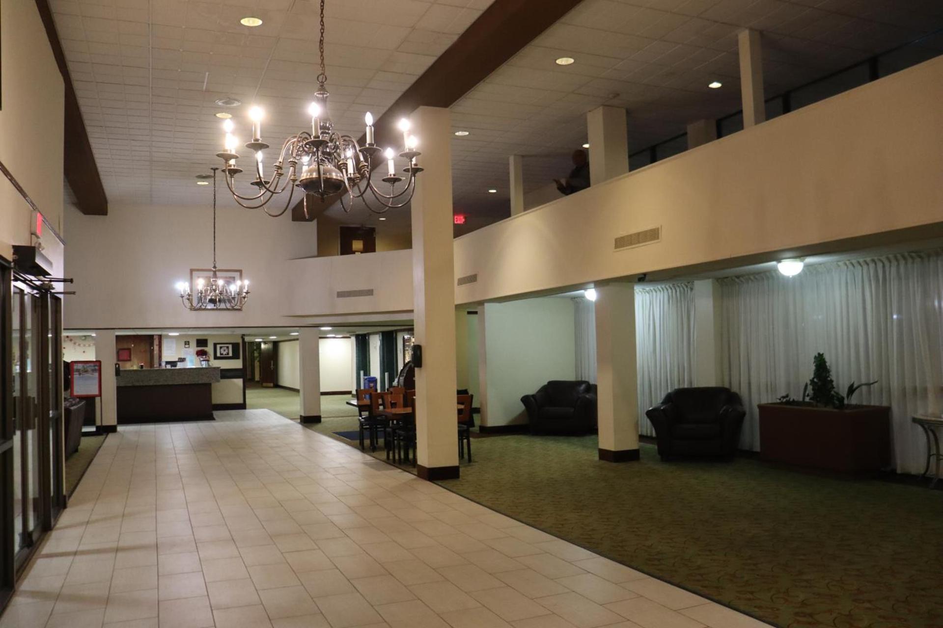 Clarion Hotel & Conference Center Lansing West photo 76