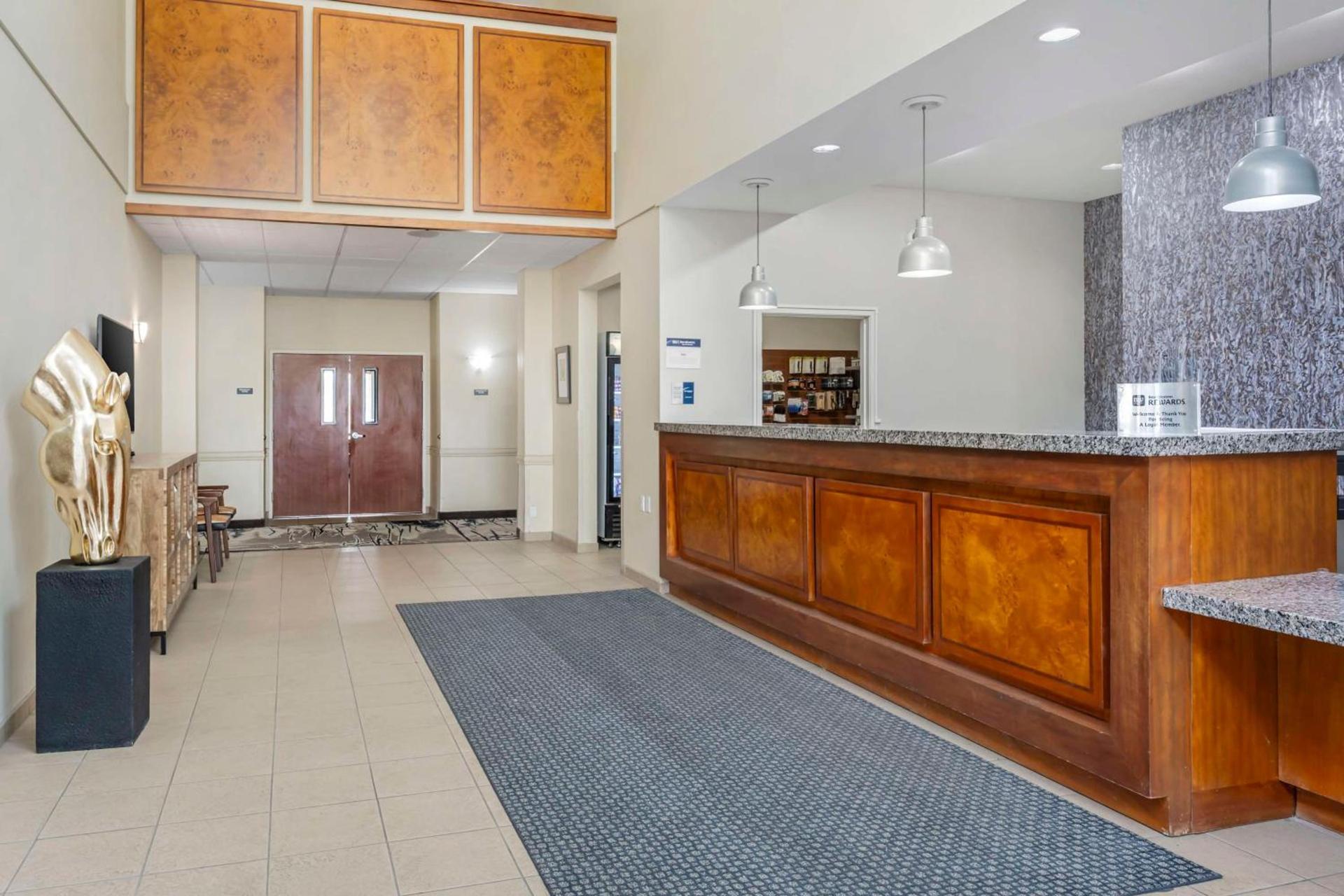 Best Western PLUS Peppertree Inn at Omak photo 2