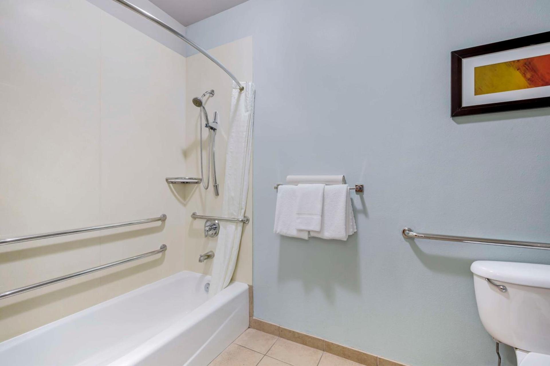 Best Western PLUS Peppertree Inn at Omak photo 40