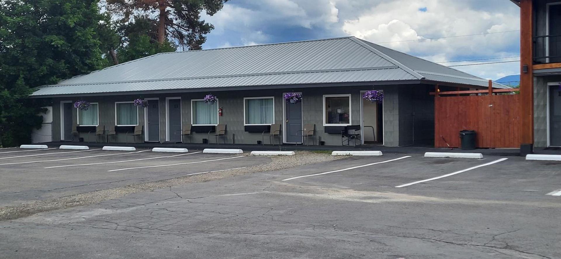 Sandman Motel photo 29