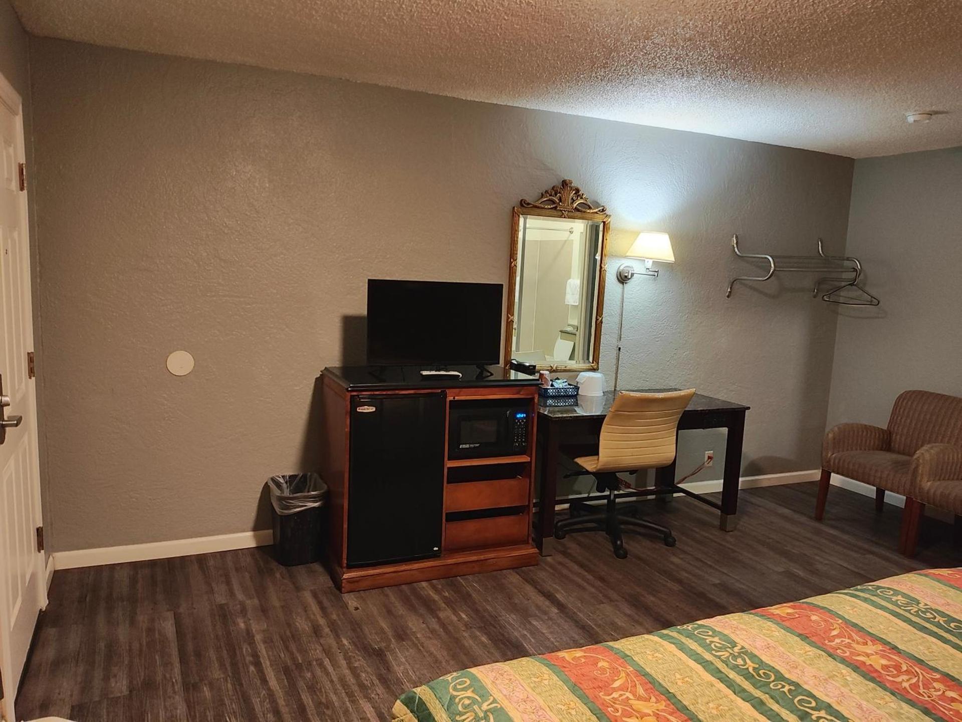 Economy Inn Richmond photo 7